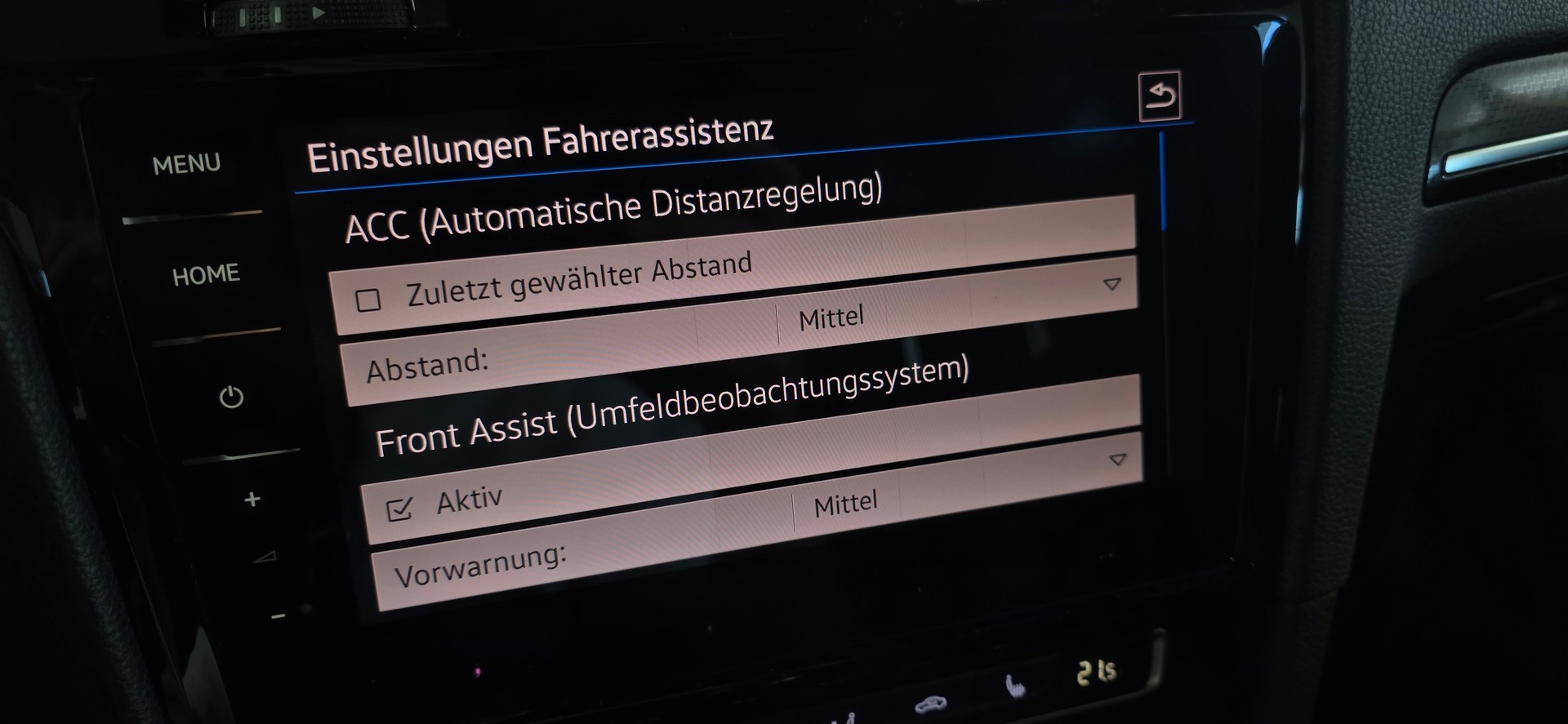 VW Golf Variant 2.0 TSI R 4Motion DSG-image-24