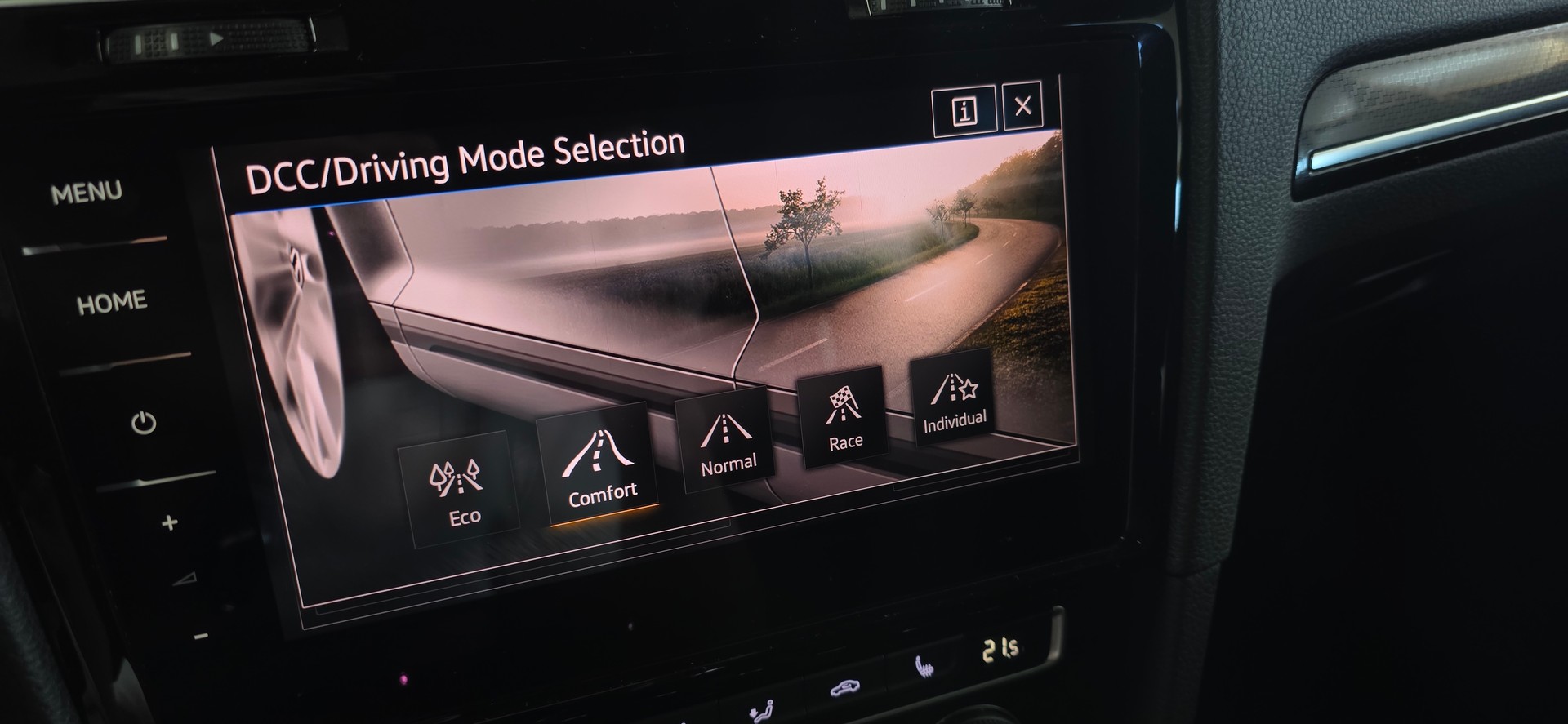 VW Golf Variant 2.0 TSI R 4Motion DSG-image-25