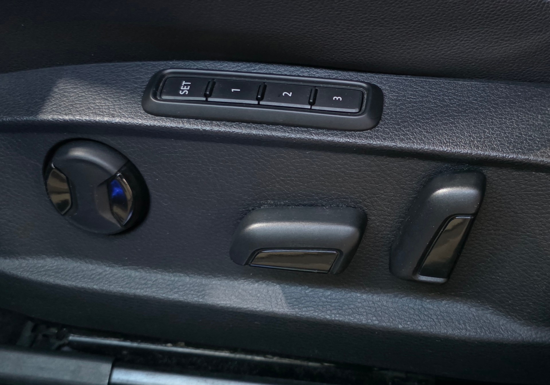 VW Golf Variant 2.0 TSI R 4Motion DSG-image-11