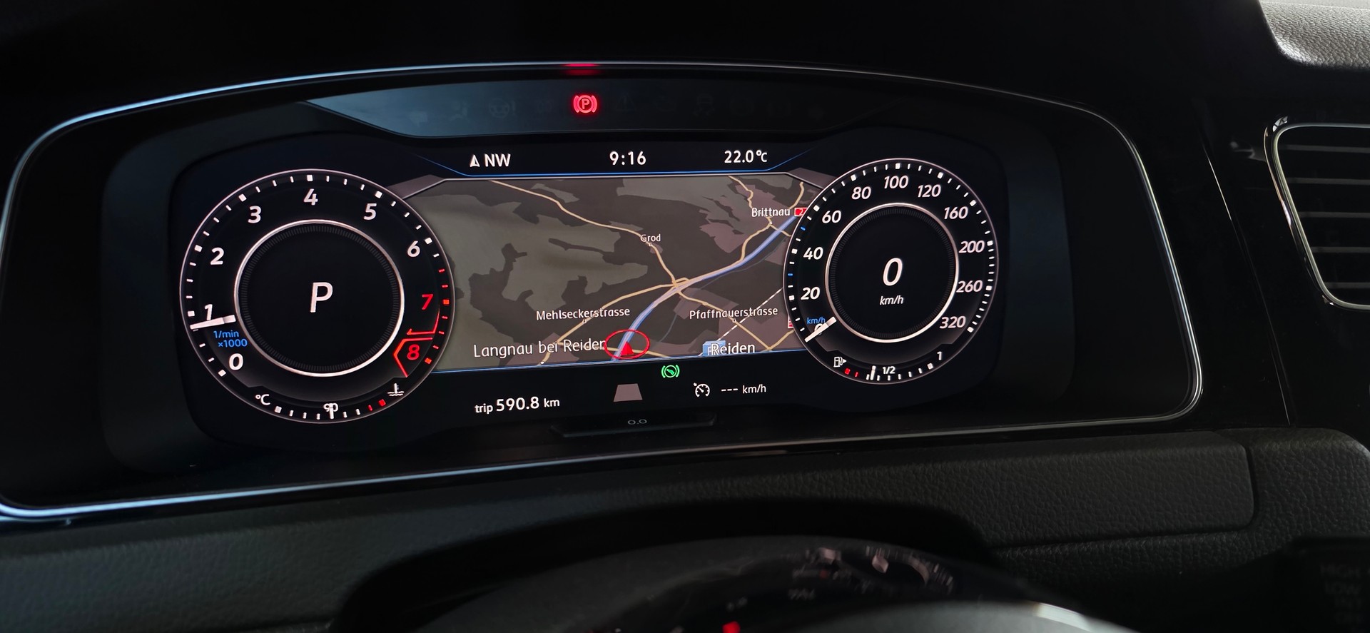 VW Golf Variant 2.0 TSI R 4Motion DSG-image-15
