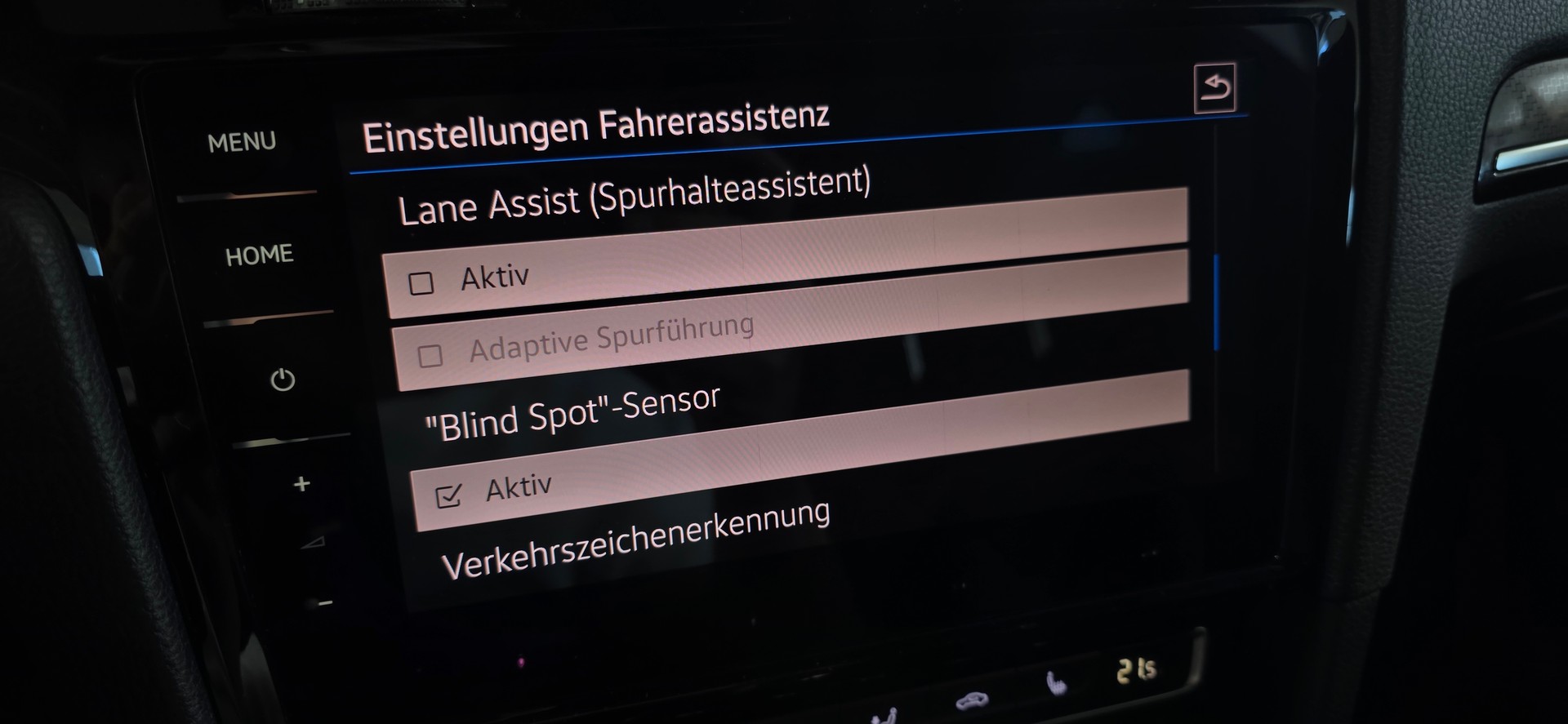 VW Golf Variant 2.0 TSI R 4Motion DSG-image-23