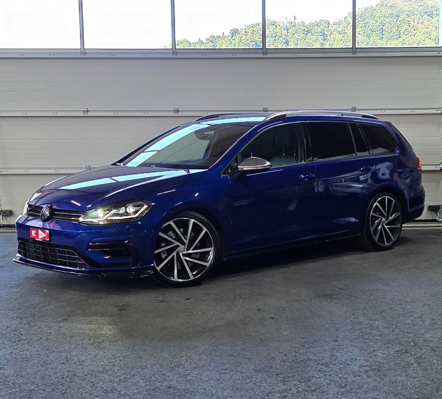 VW Golf Variant 2.0 TSI R 4Motion DSG-image-0