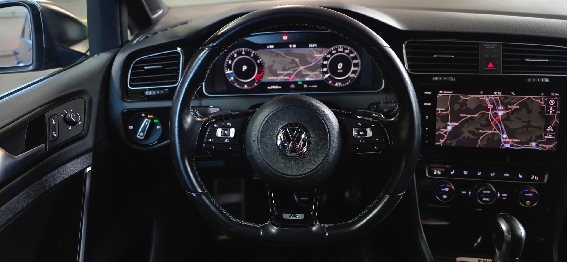 VW Golf Variant 2.0 TSI R 4Motion DSG-image-13