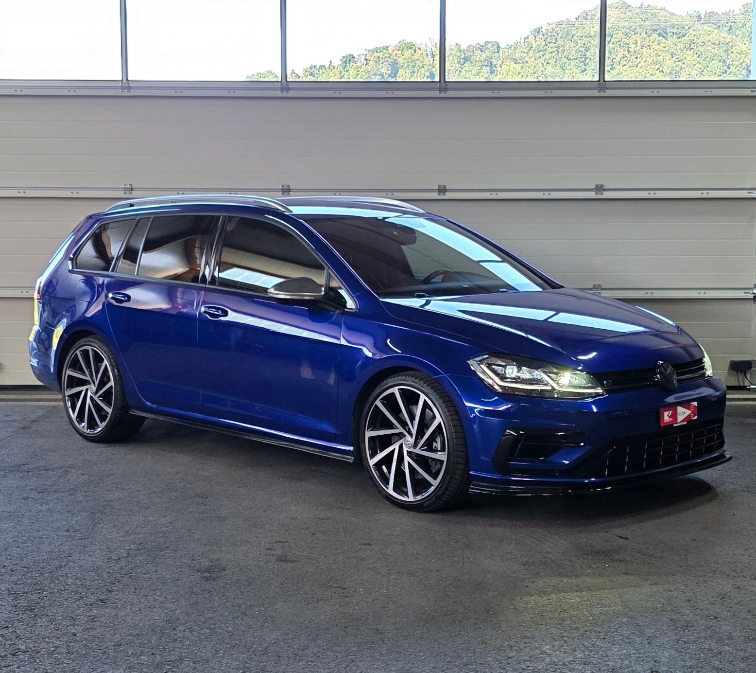 VW Golf Variant 2.0 TSI R 4Motion DSG-image-6
