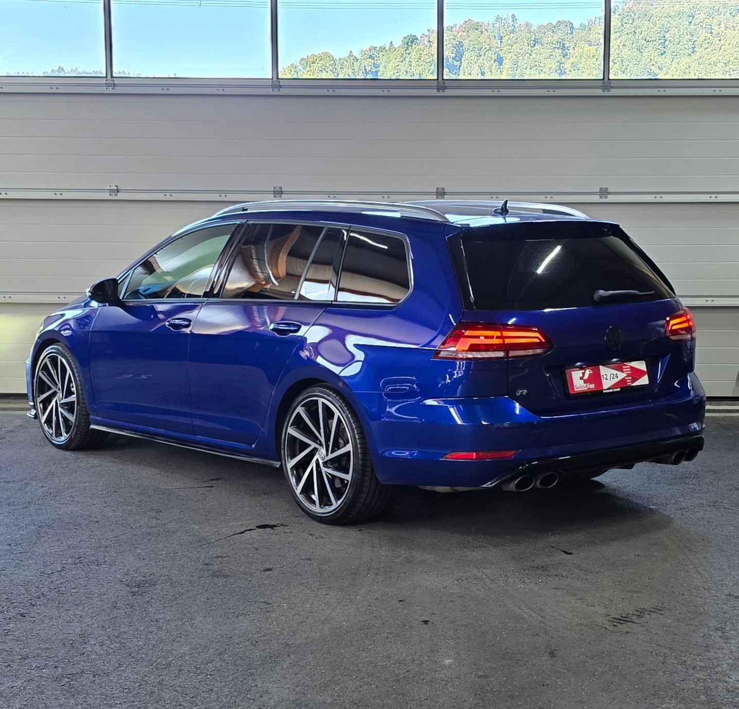 VW Golf Variant 2.0 TSI R 4Motion DSG-image-2