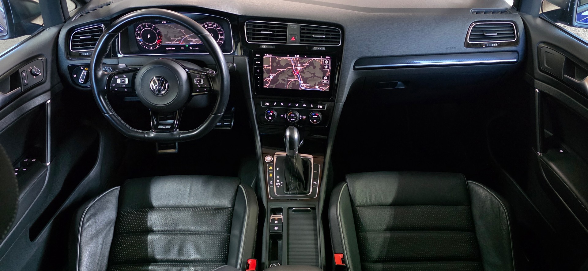 VW Golf Variant 2.0 TSI R 4Motion DSG-image-12