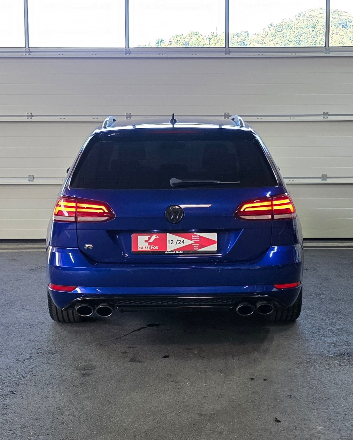 VW Golf Variant 2.0 TSI R 4Motion DSG-image-3