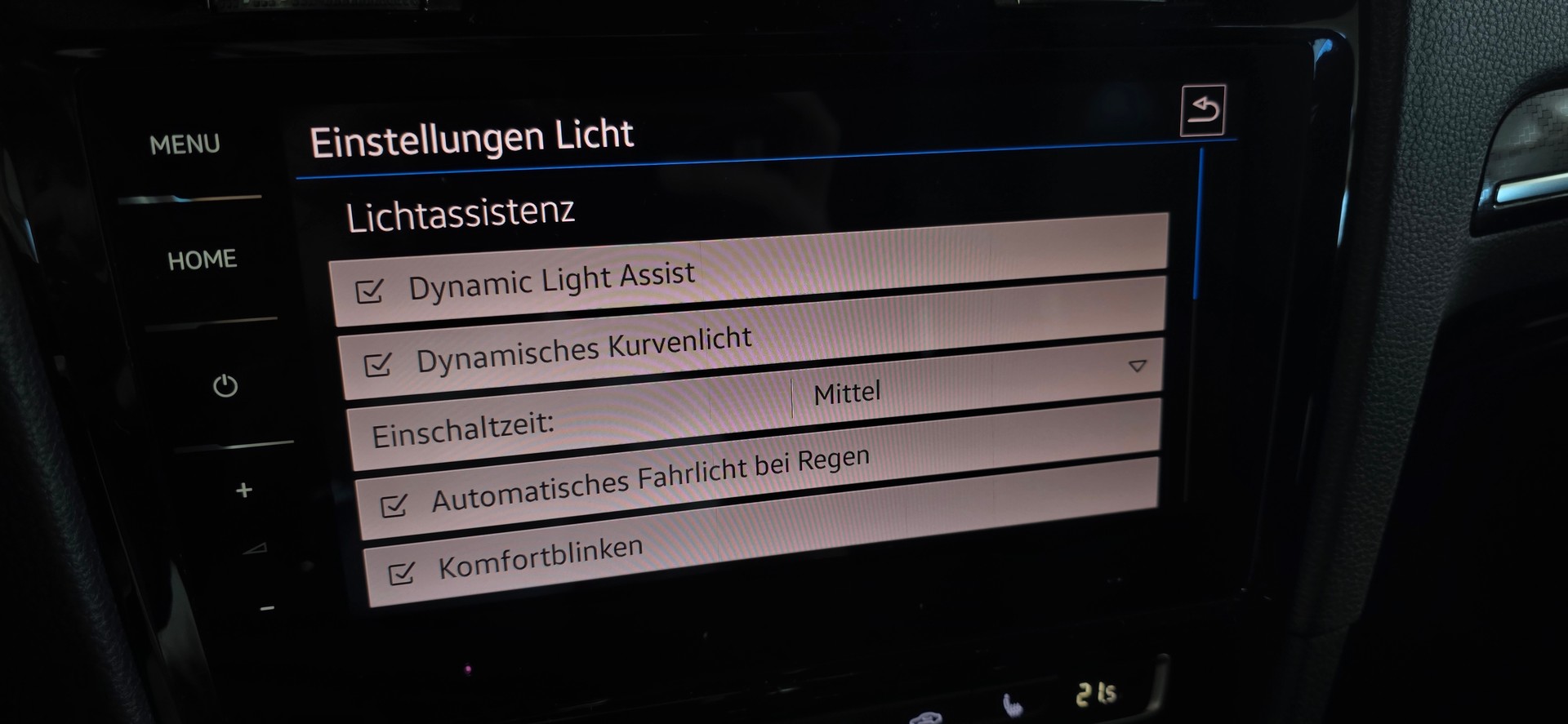 VW Golf Variant 2.0 TSI R 4Motion DSG-image-21