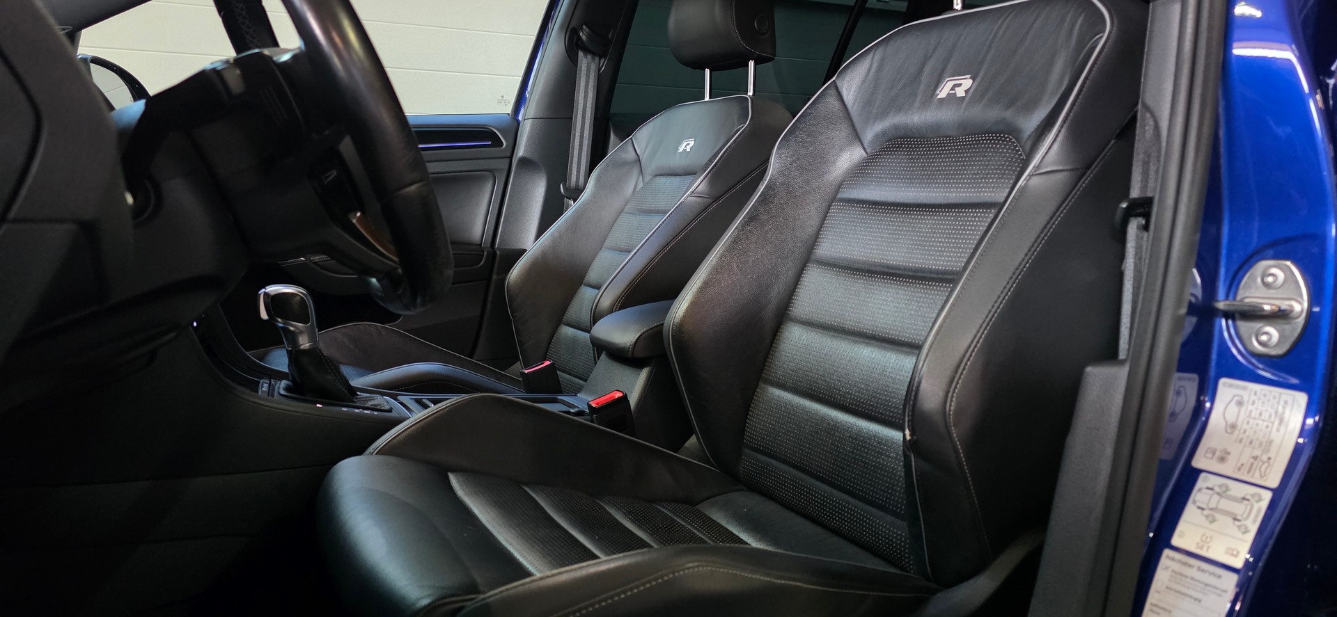 VW Golf Variant 2.0 TSI R 4Motion DSG-image-9