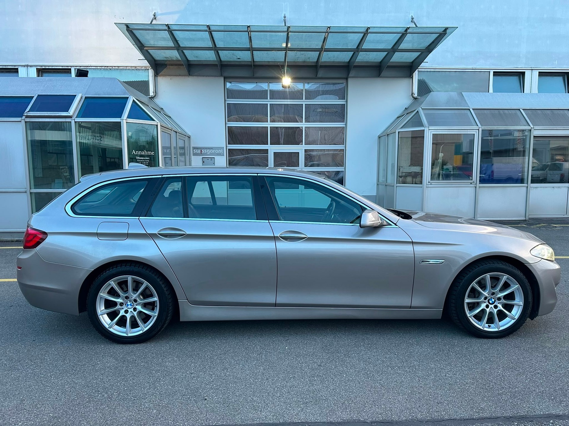 BMW 525d xDrive Touring Steptronic-image-4