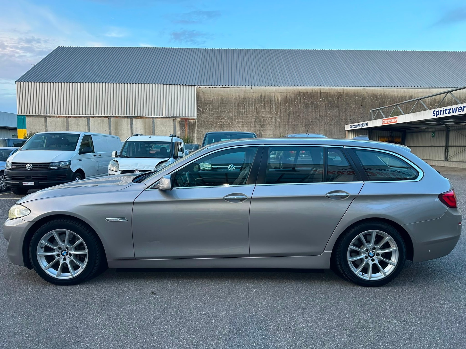 BMW 525d xDrive Touring Steptronic-image-0
