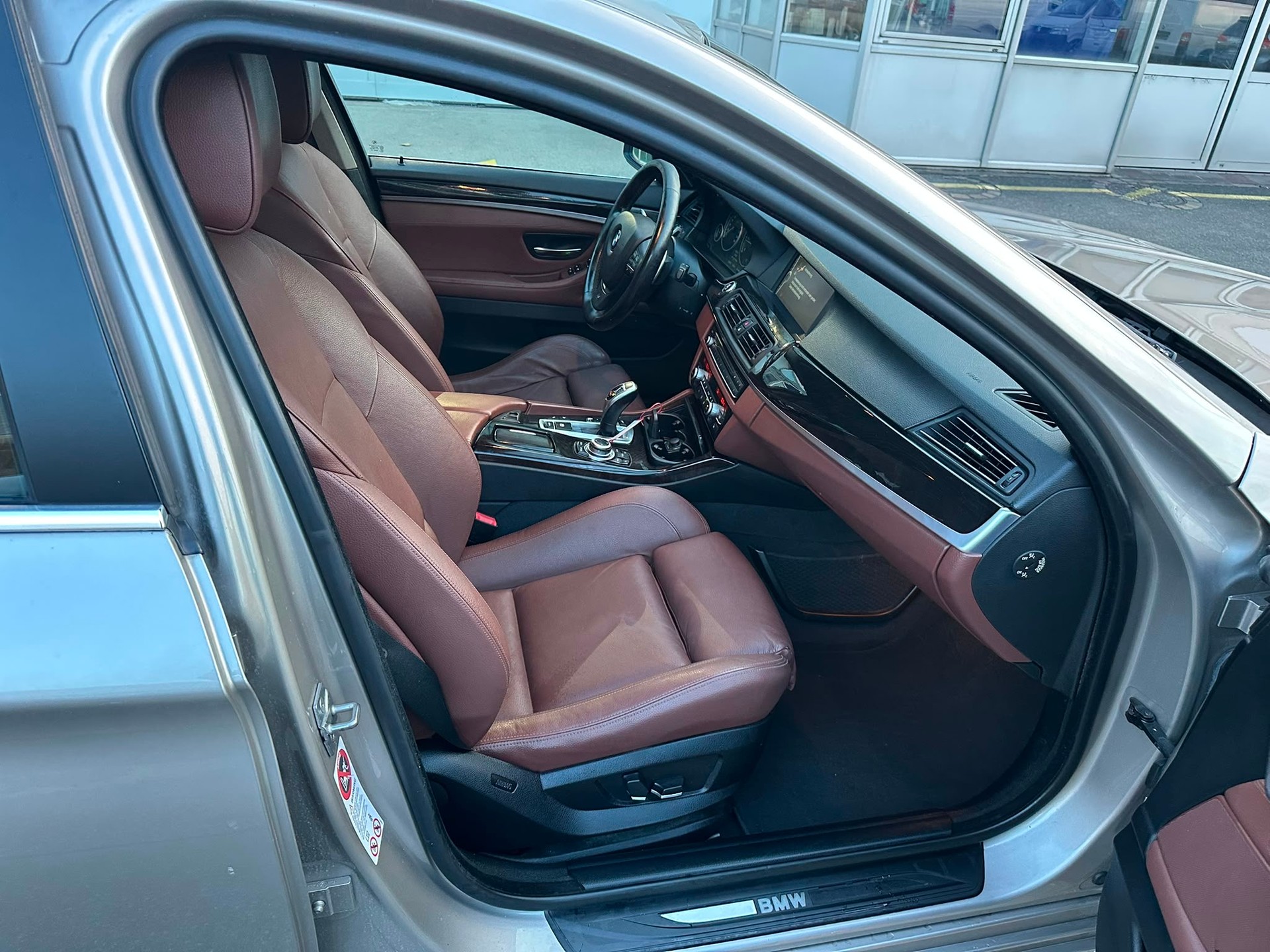 BMW 525d xDrive Touring Steptronic-image-12
