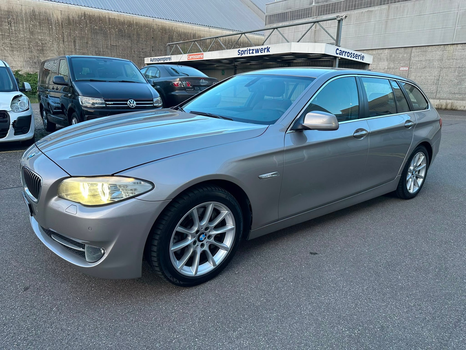 BMW 525d xDrive Touring Steptronic-image-1