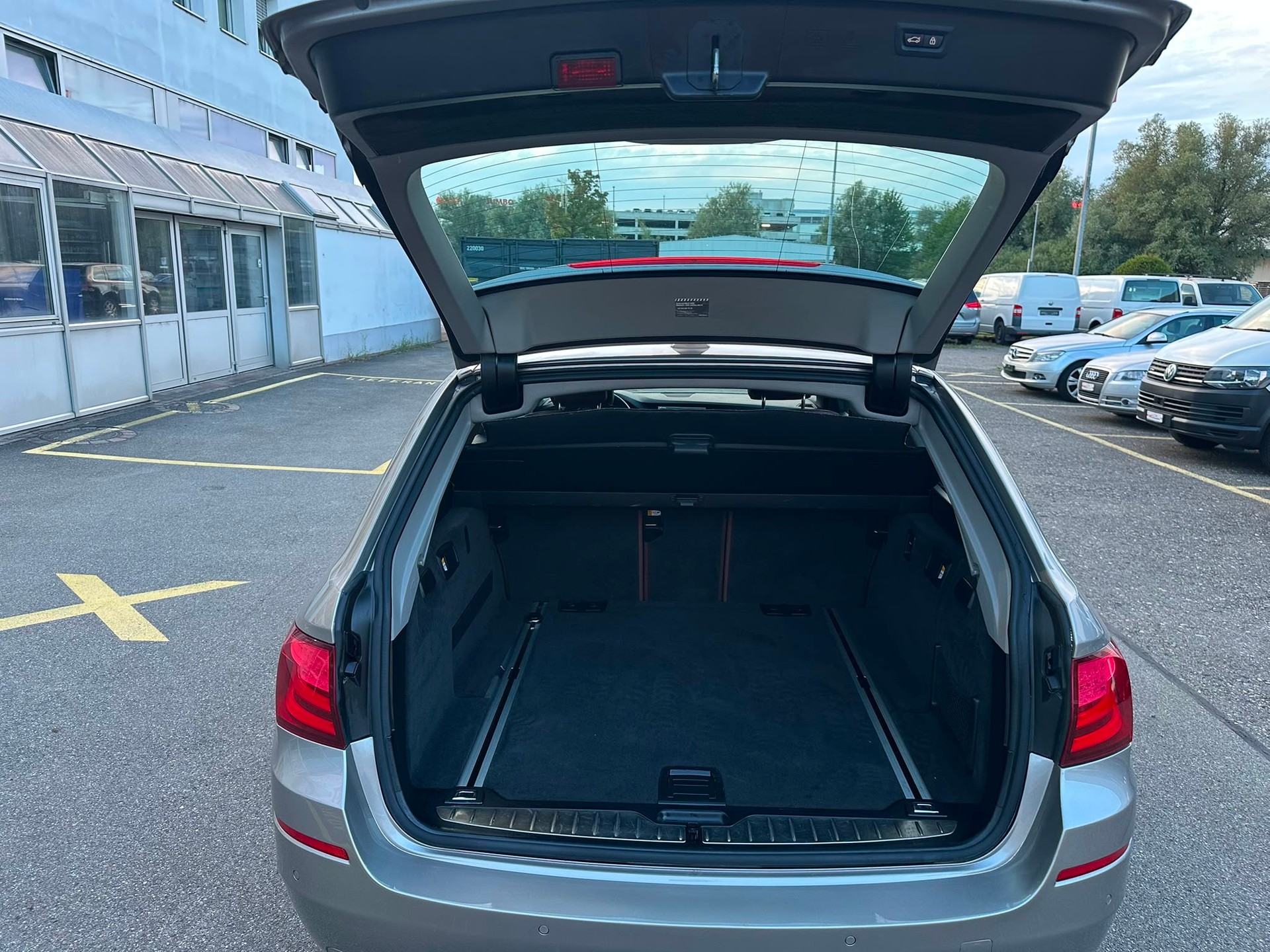 BMW 525d xDrive Touring Steptronic-image-11