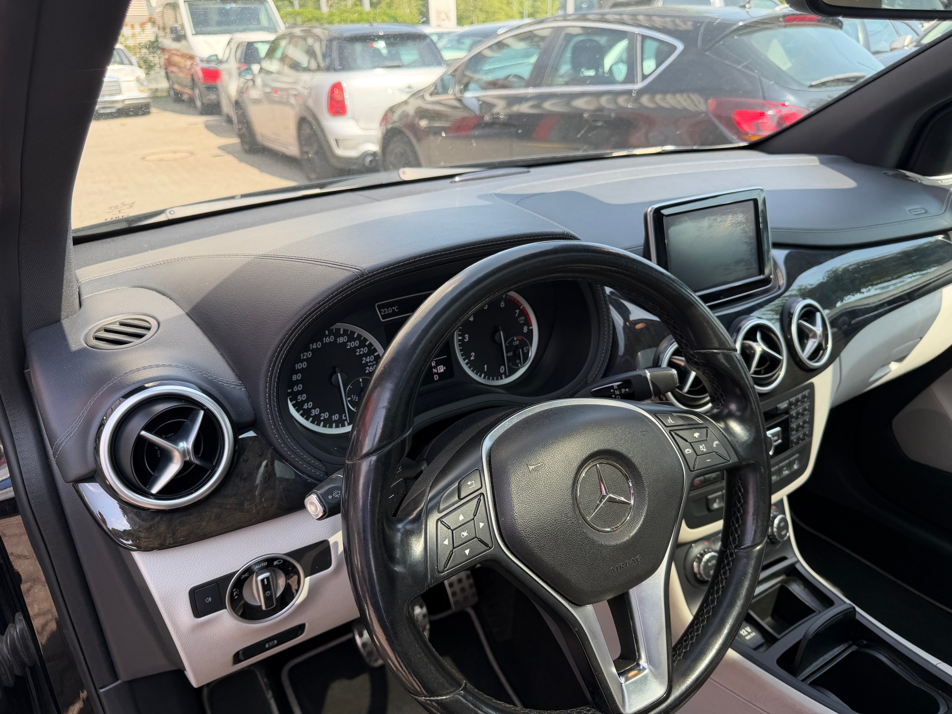 MERCEDES-BENZ B 200 7G-DCT-image-9