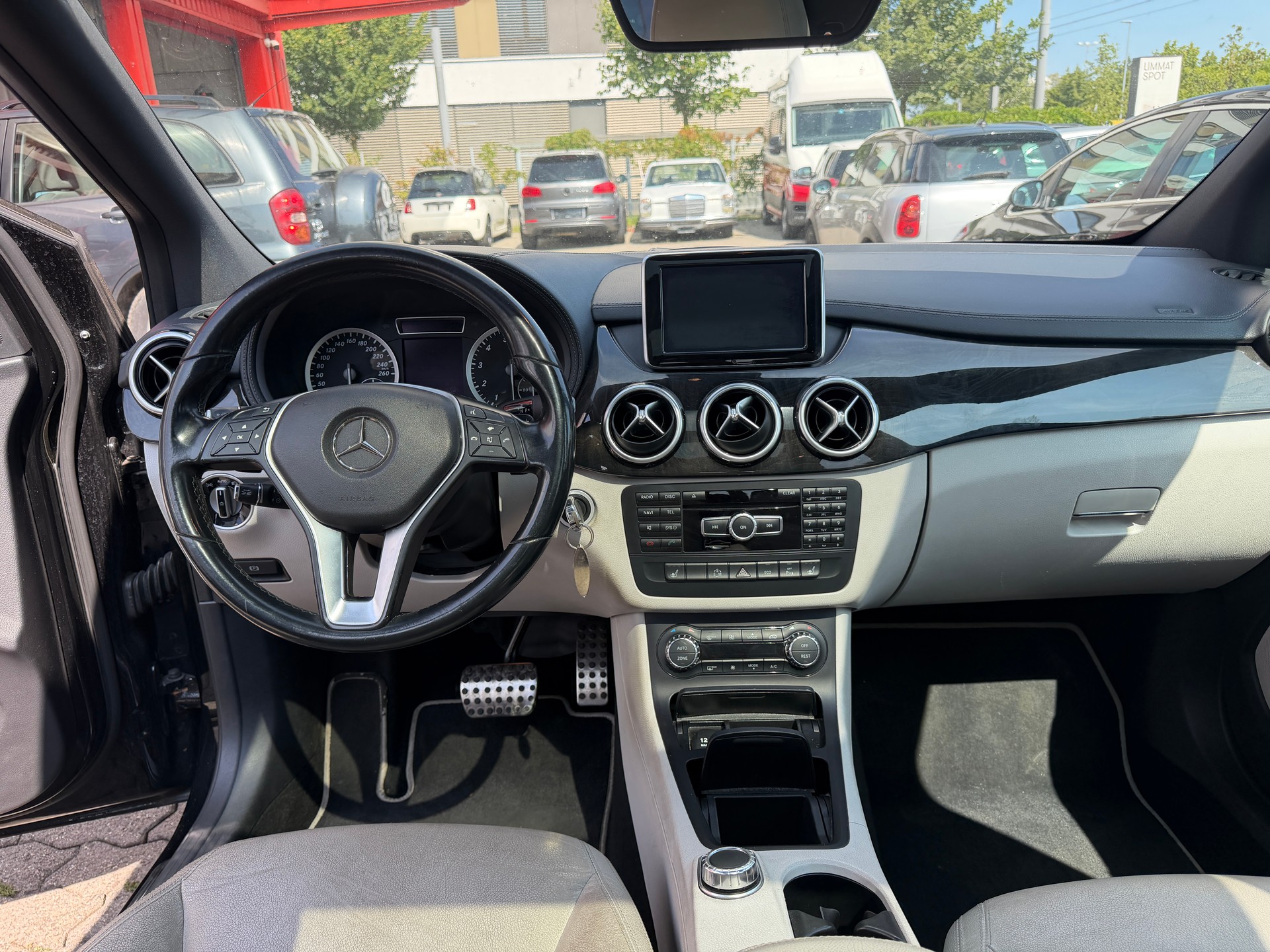 MERCEDES-BENZ B 200 7G-DCT-image-11