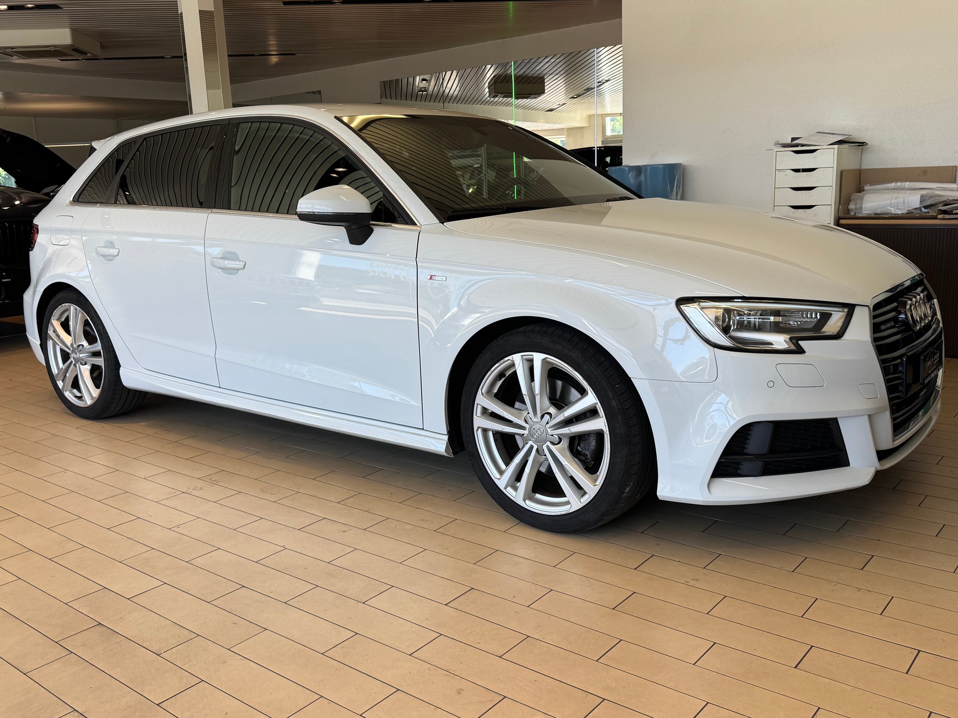 AUDI A3 Sportback 2.0 TDI Sport quattro-image-2