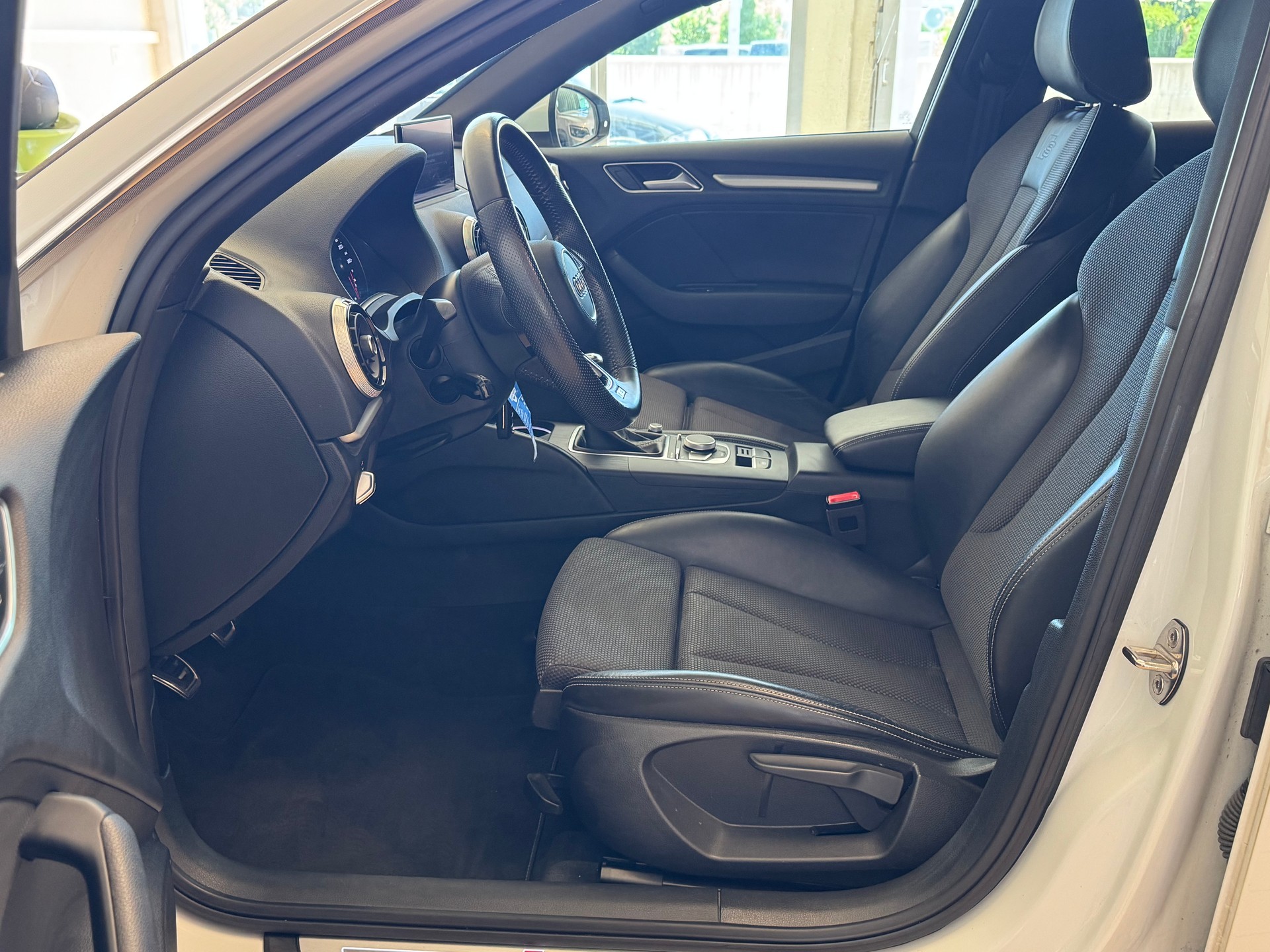 AUDI A3 Sportback 2.0 TDI Sport quattro-image-6
