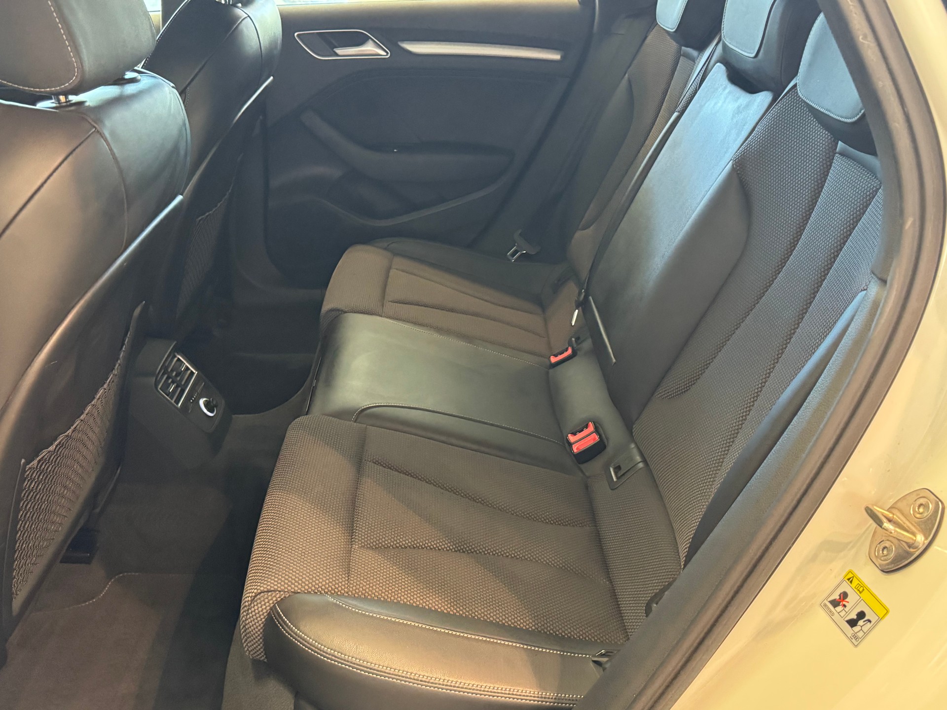 AUDI A3 Sportback 2.0 TDI Sport quattro-image-8