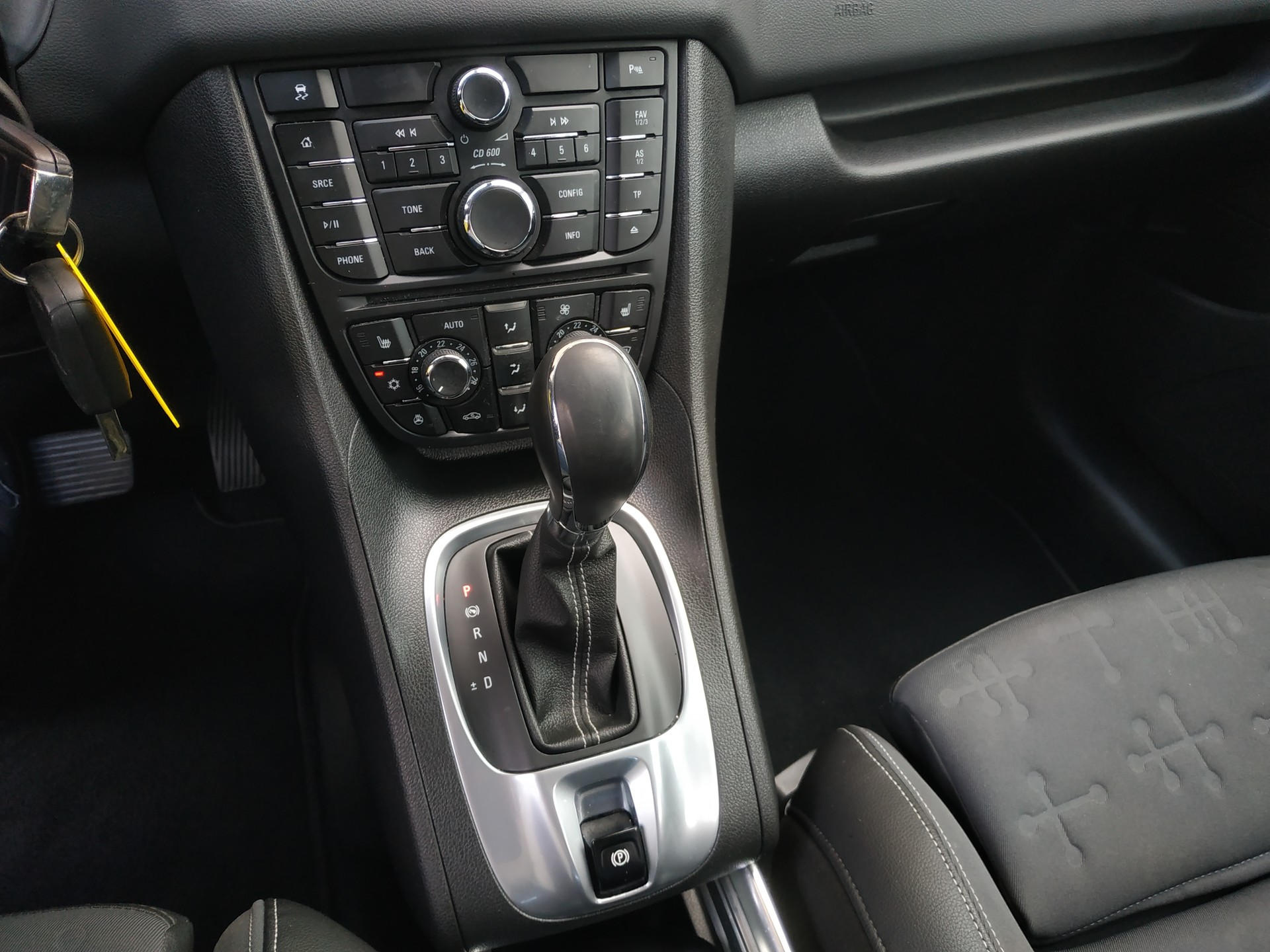OPEL Meriva 1.4 Turbo Cosmo Automatic-image-18