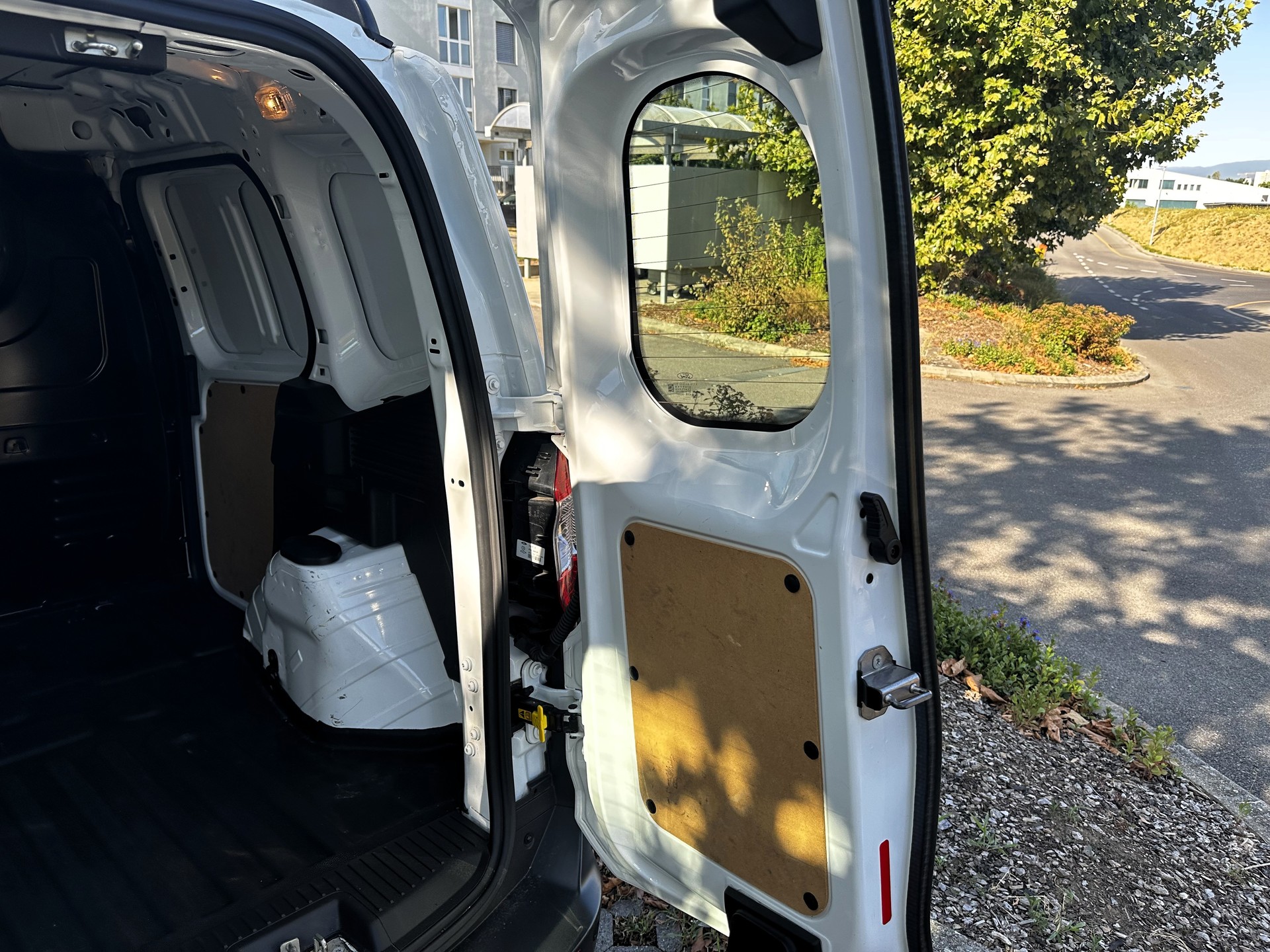 FORD Transit Courier Van 1.0 EcoBoost Trend-image-6