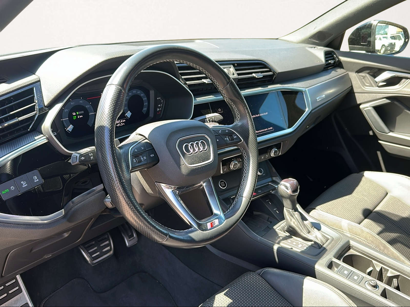 AUDI Q3 Sportback 45 TFSI e S line S-tronic-image-2