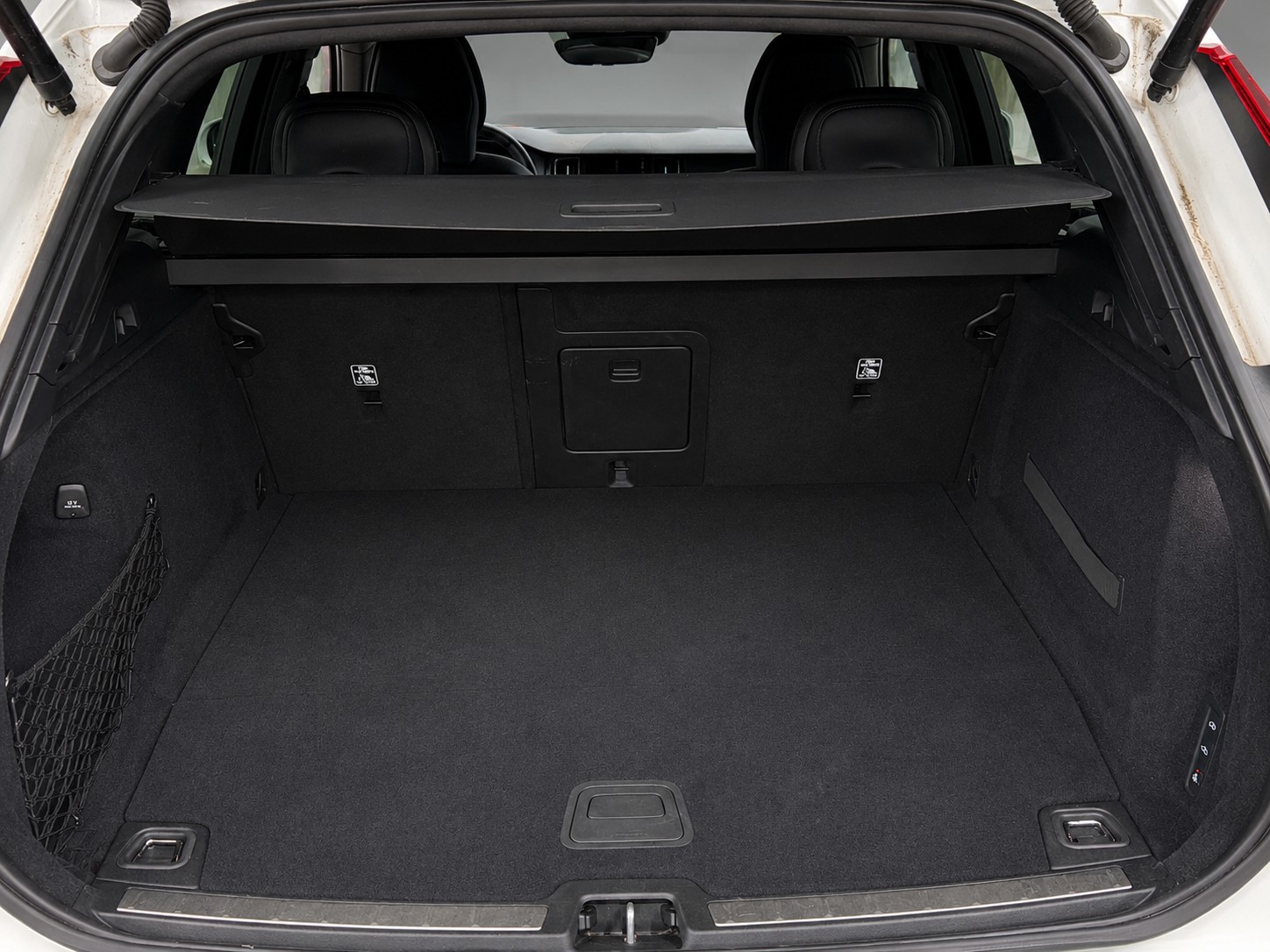VOLVO XC60 2.0 T8 TE R-Design eAWD-image-5