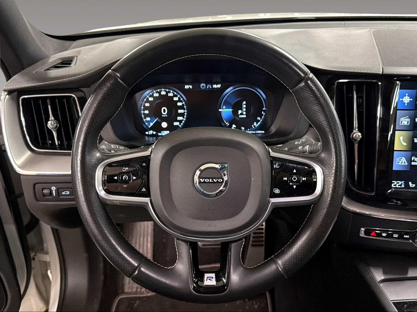 VOLVO XC60 2.0 T8 TE R-Design eAWD-image-9