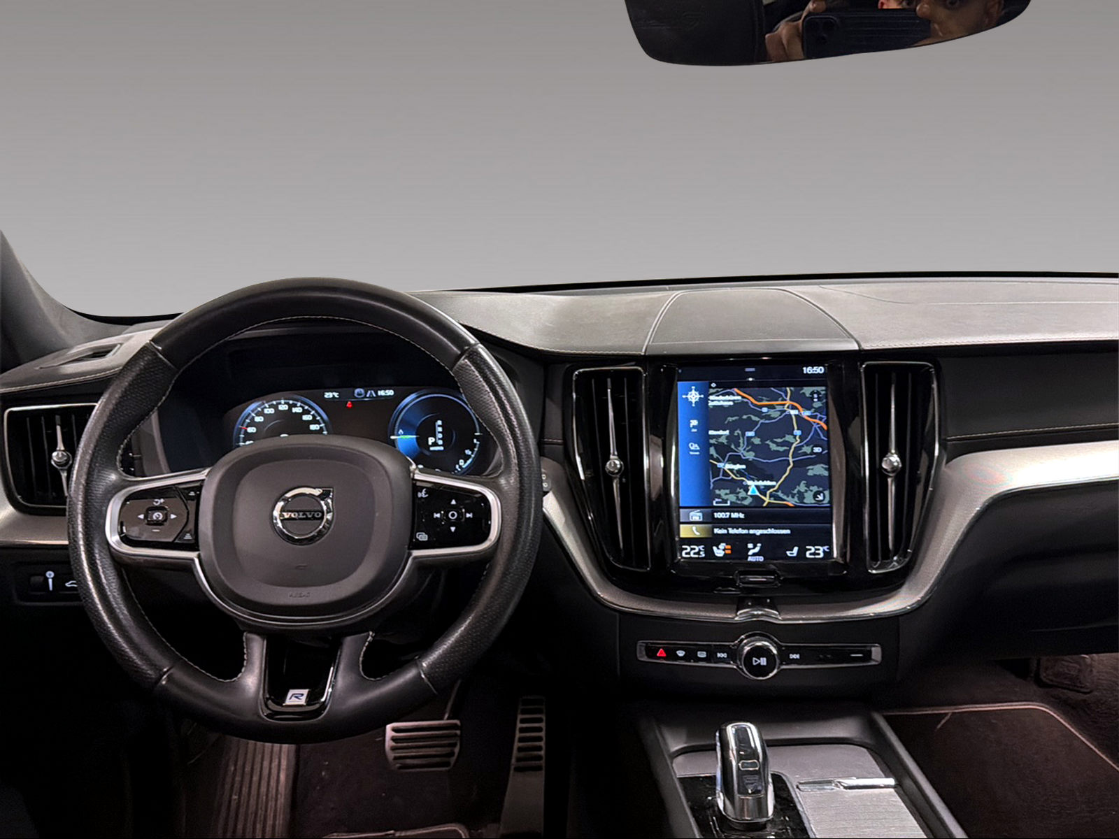 VOLVO XC60 2.0 T8 TE R-Design eAWD-image-14