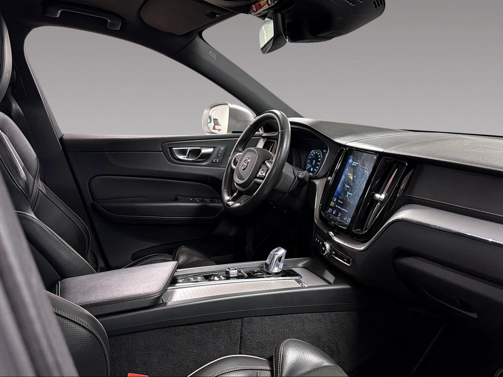VOLVO XC60 2.0 T8 TE R-Design eAWD-image-15