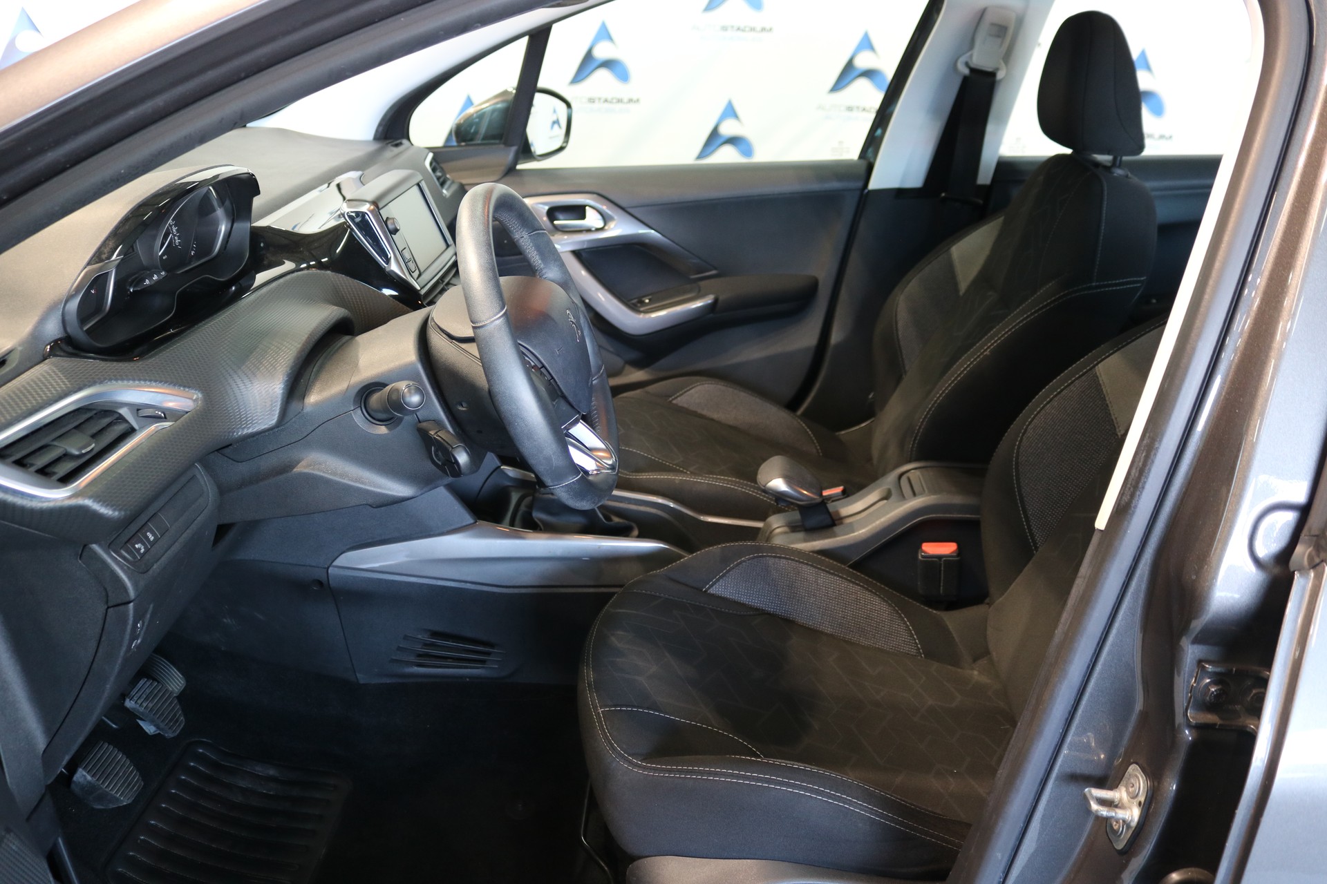 PEUGEOT 2008 1.2 PureTech Active-image-34