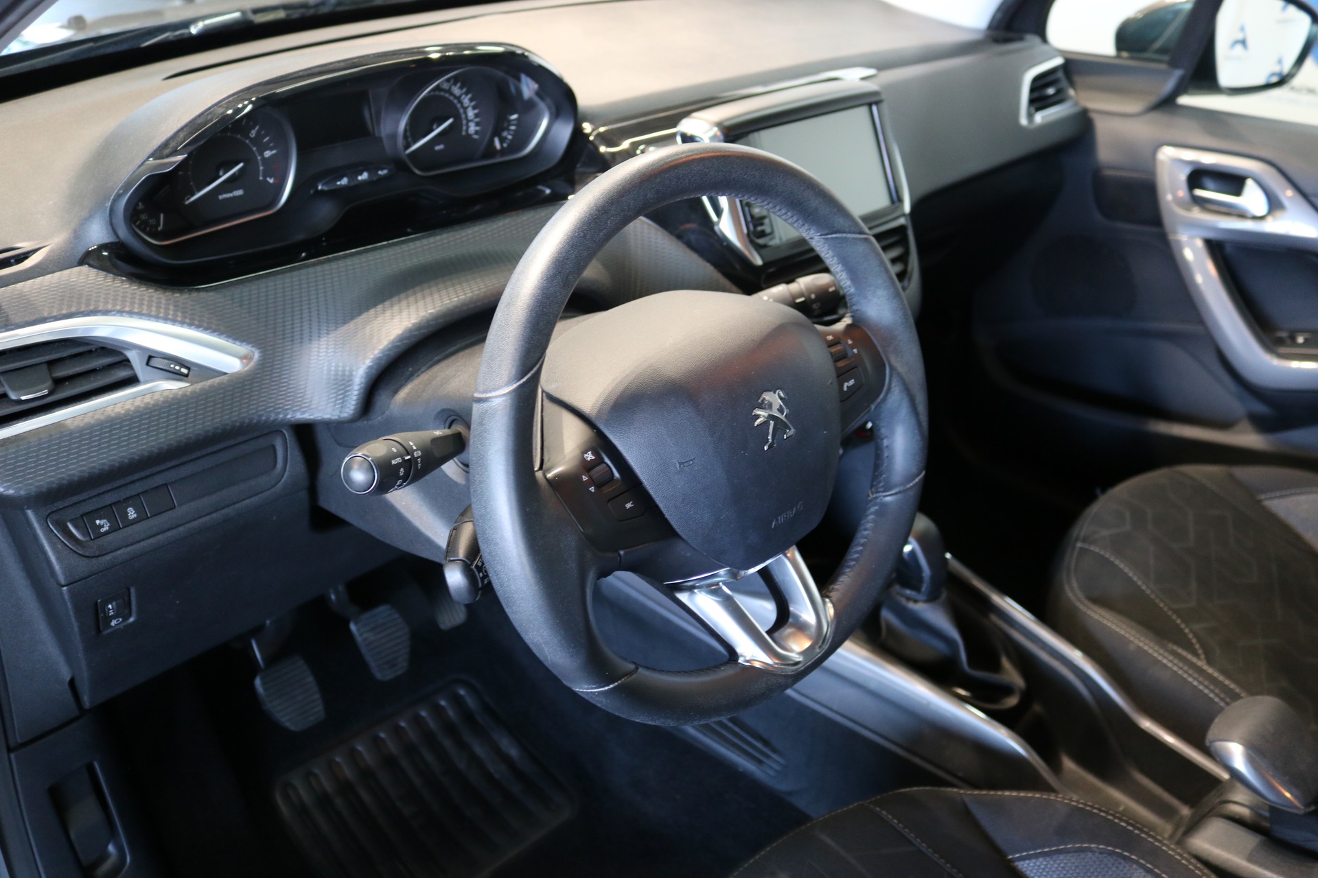 PEUGEOT 2008 1.2 PureTech Active-image-3