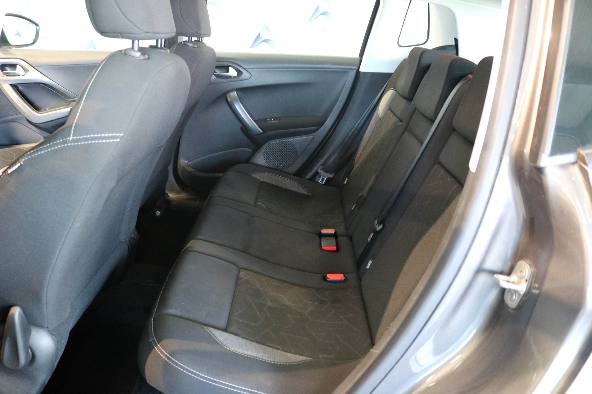 PEUGEOT 2008 1.2 PureTech Active-image-32