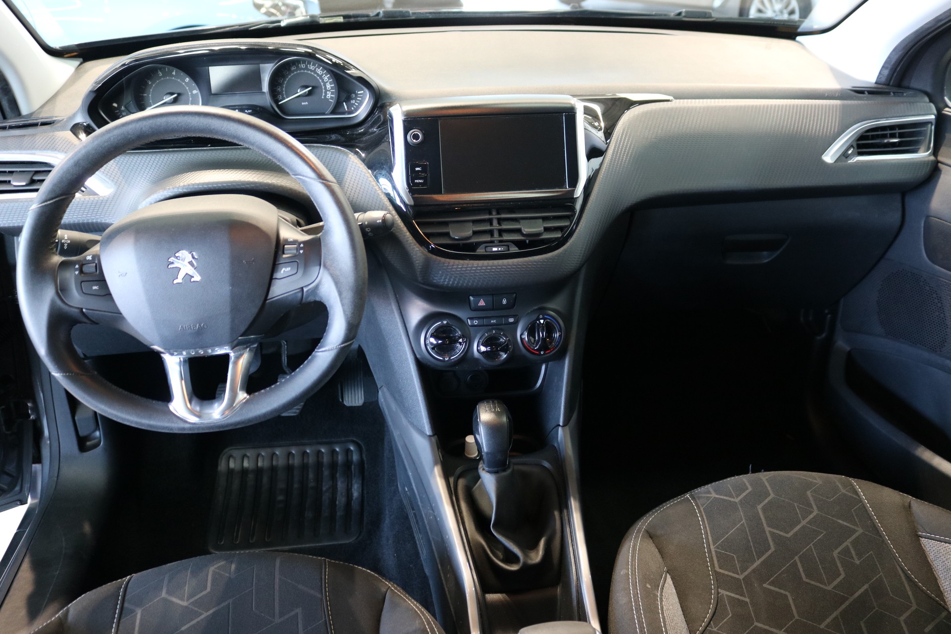 PEUGEOT 2008 1.2 PureTech Active-image-1