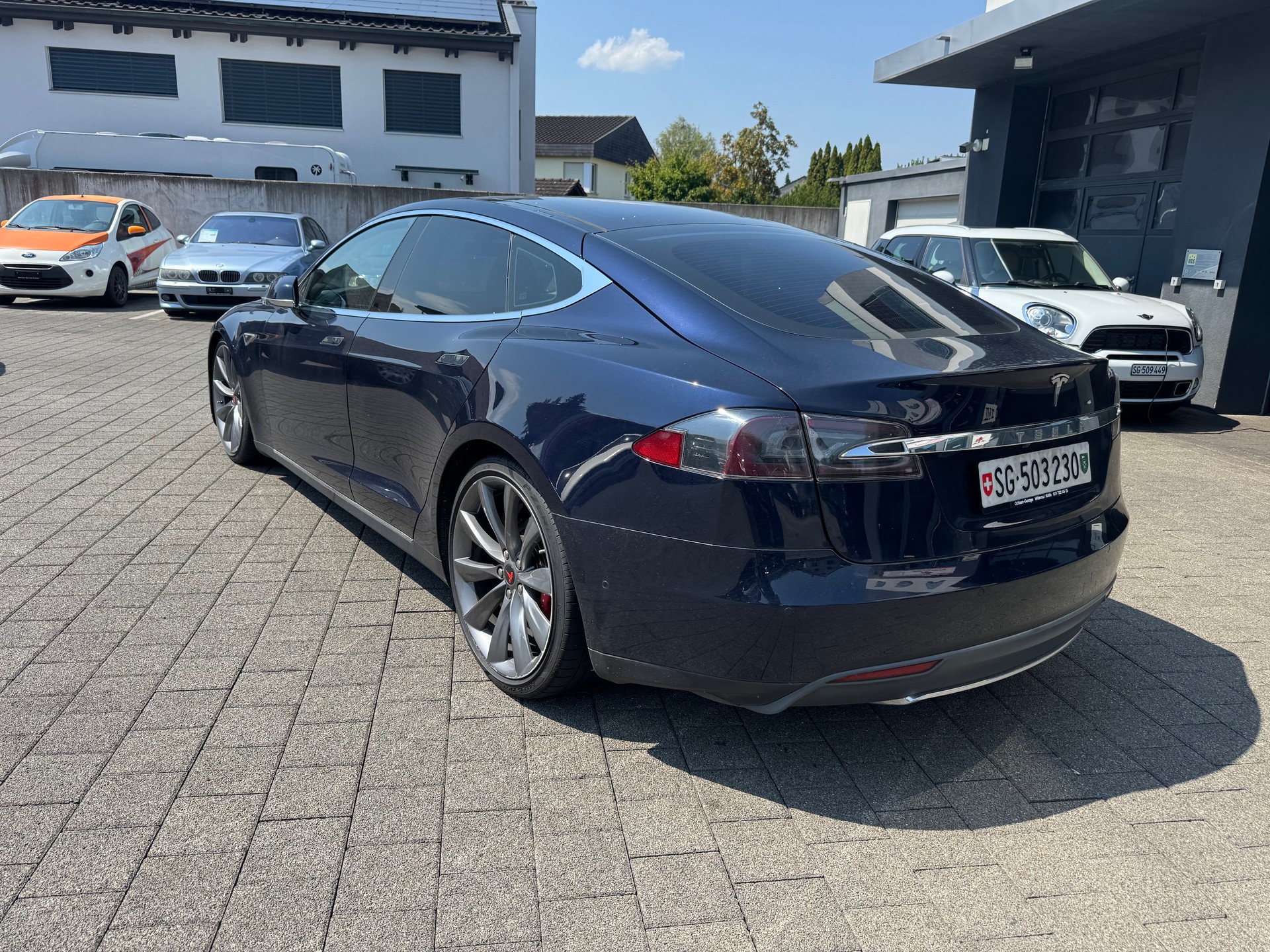 TESLA Model S 85 D Performance-image-2