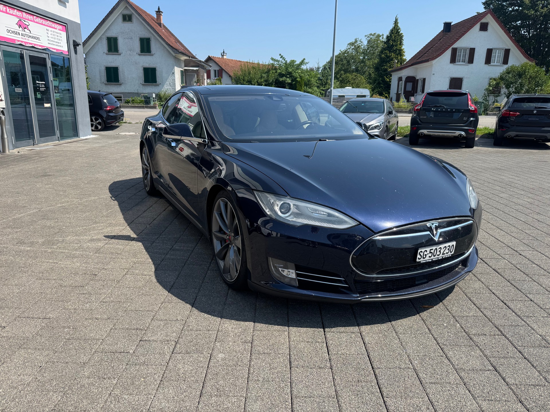 TESLA Model S 85 D Performance-image-1