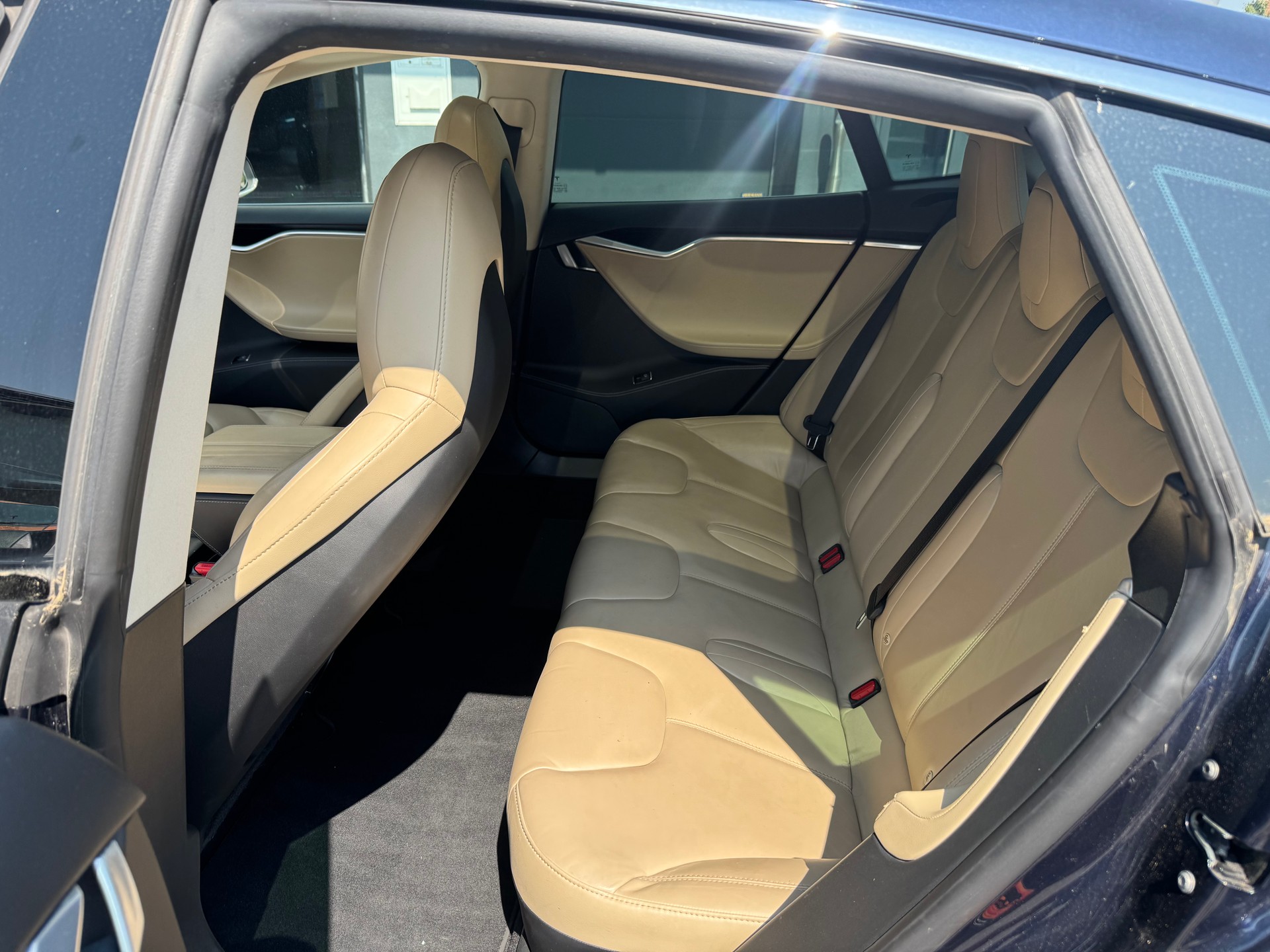 TESLA Model S 85 D Performance-image-5