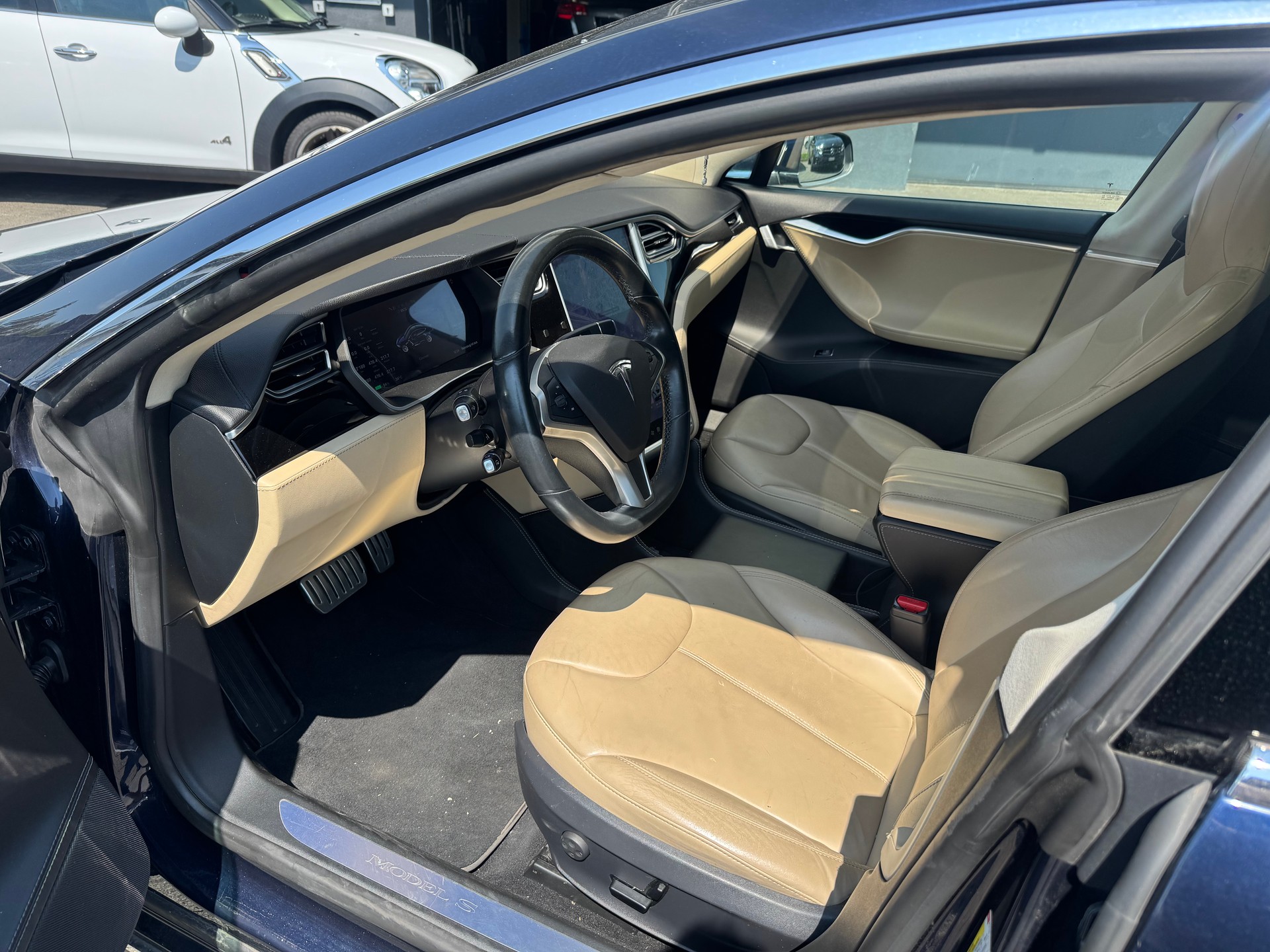 TESLA Model S 85 D Performance-image-4