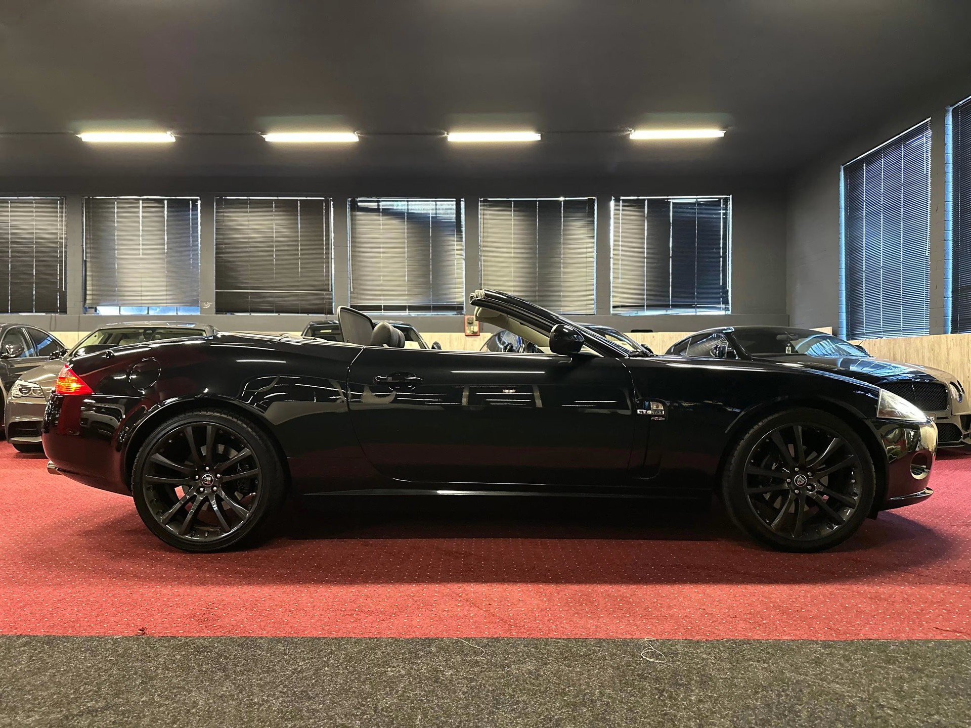 JAGUAR 4.2 V8-image-2