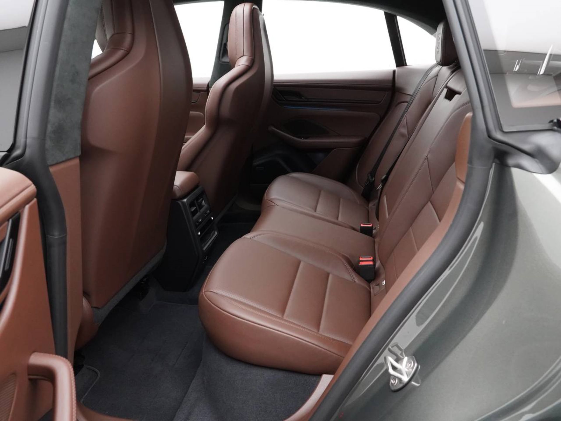PORSCHE Macan Turbo-image-28