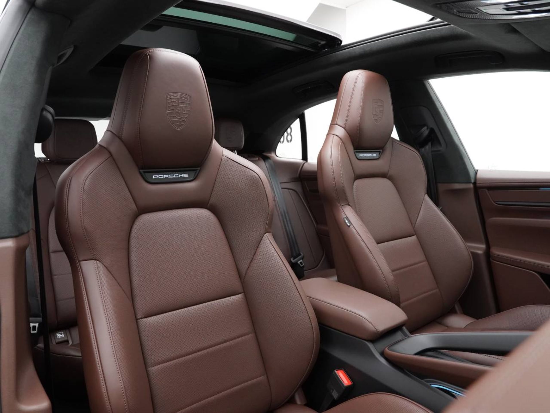PORSCHE Macan Turbo-image-26