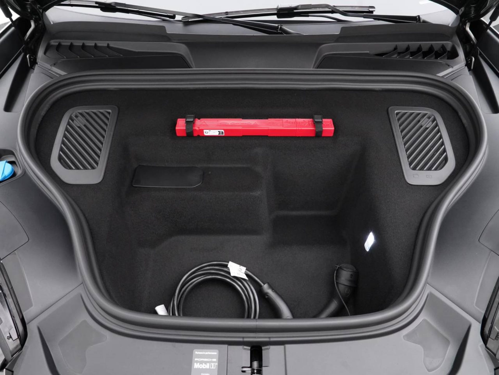 PORSCHE Macan Turbo-image-31