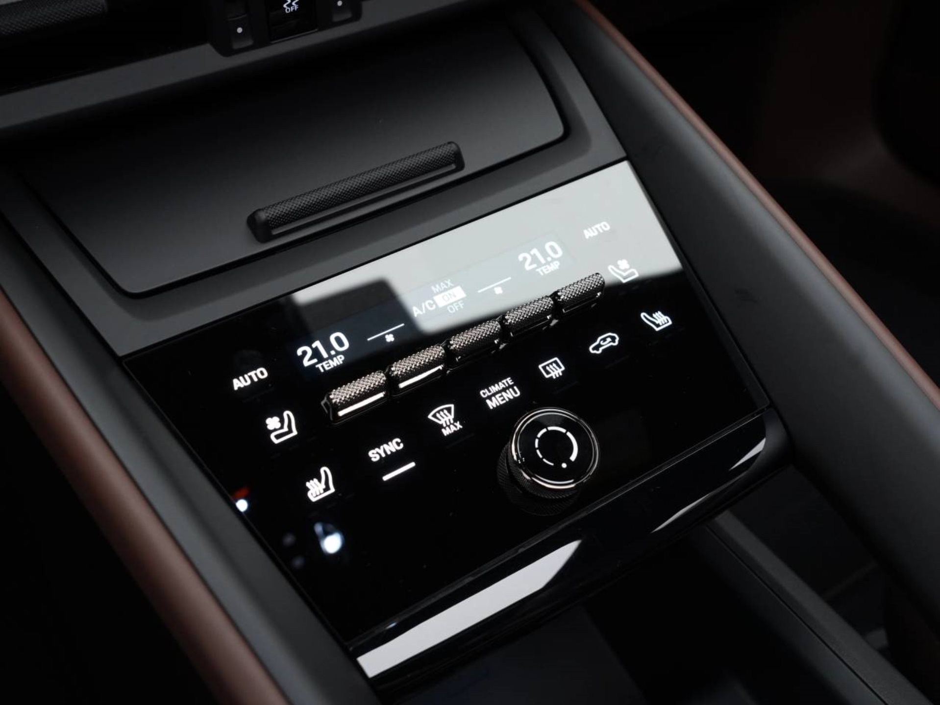 PORSCHE Macan Turbo-image-19