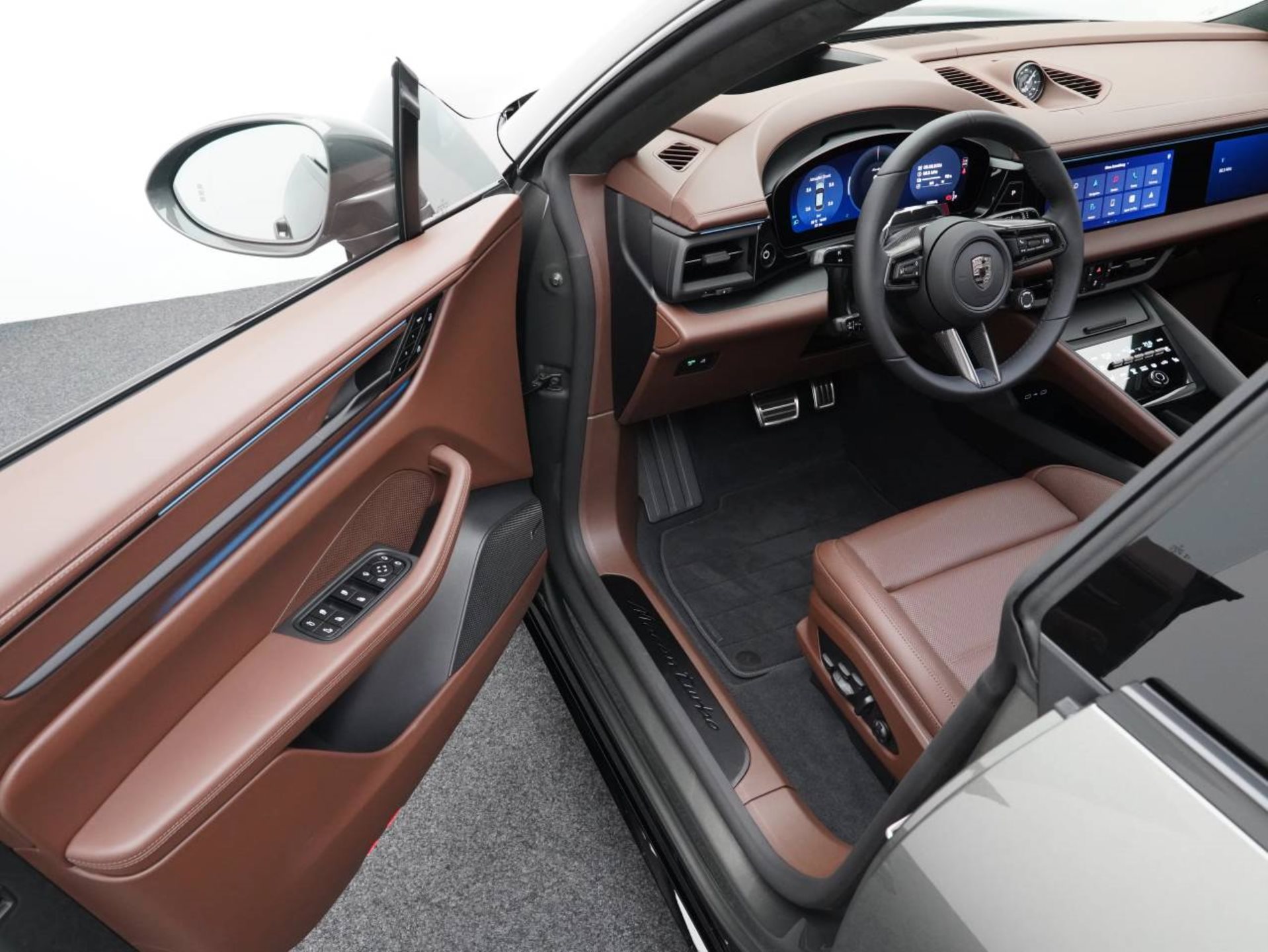 PORSCHE Macan Turbo-image-3