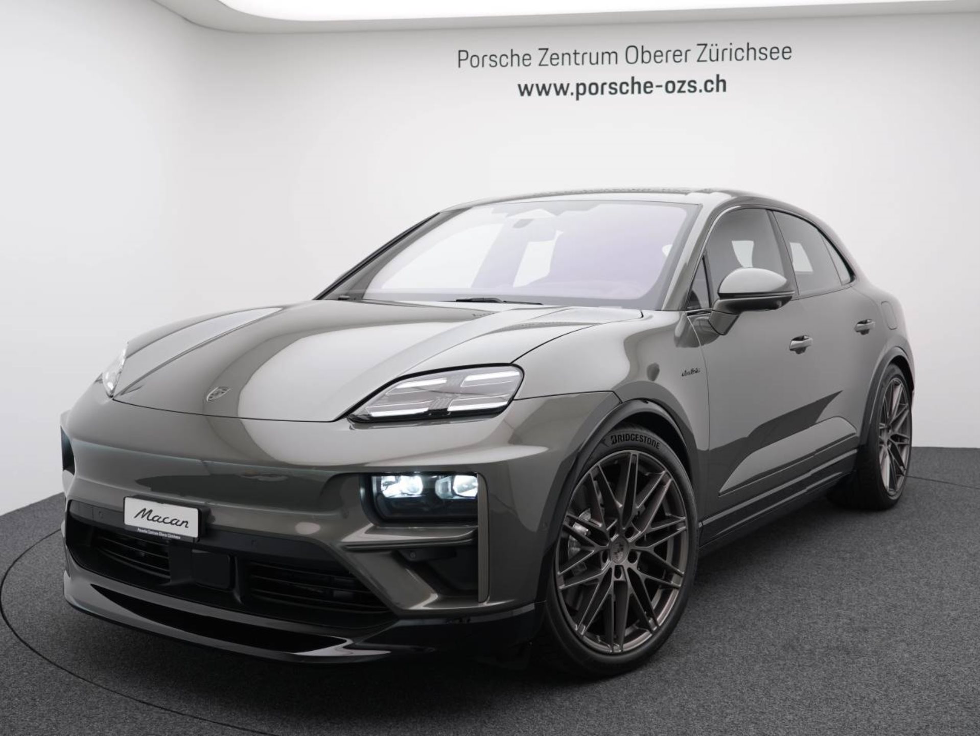PORSCHE Macan Turbo-image-0