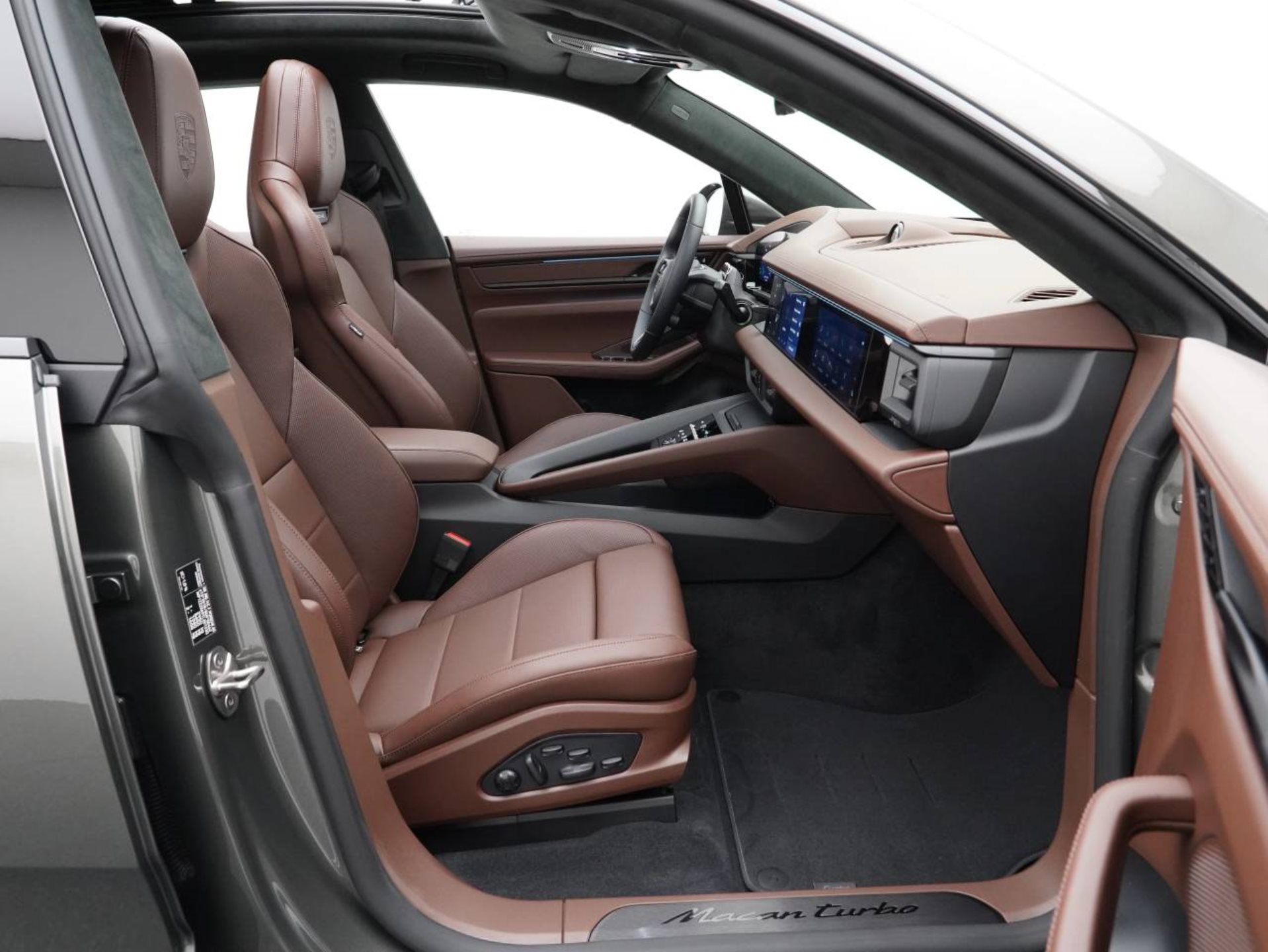 PORSCHE Macan Turbo-image-25