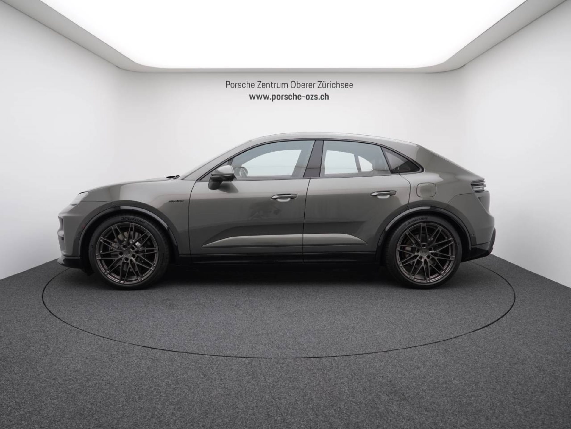 PORSCHE Macan Turbo-image-1