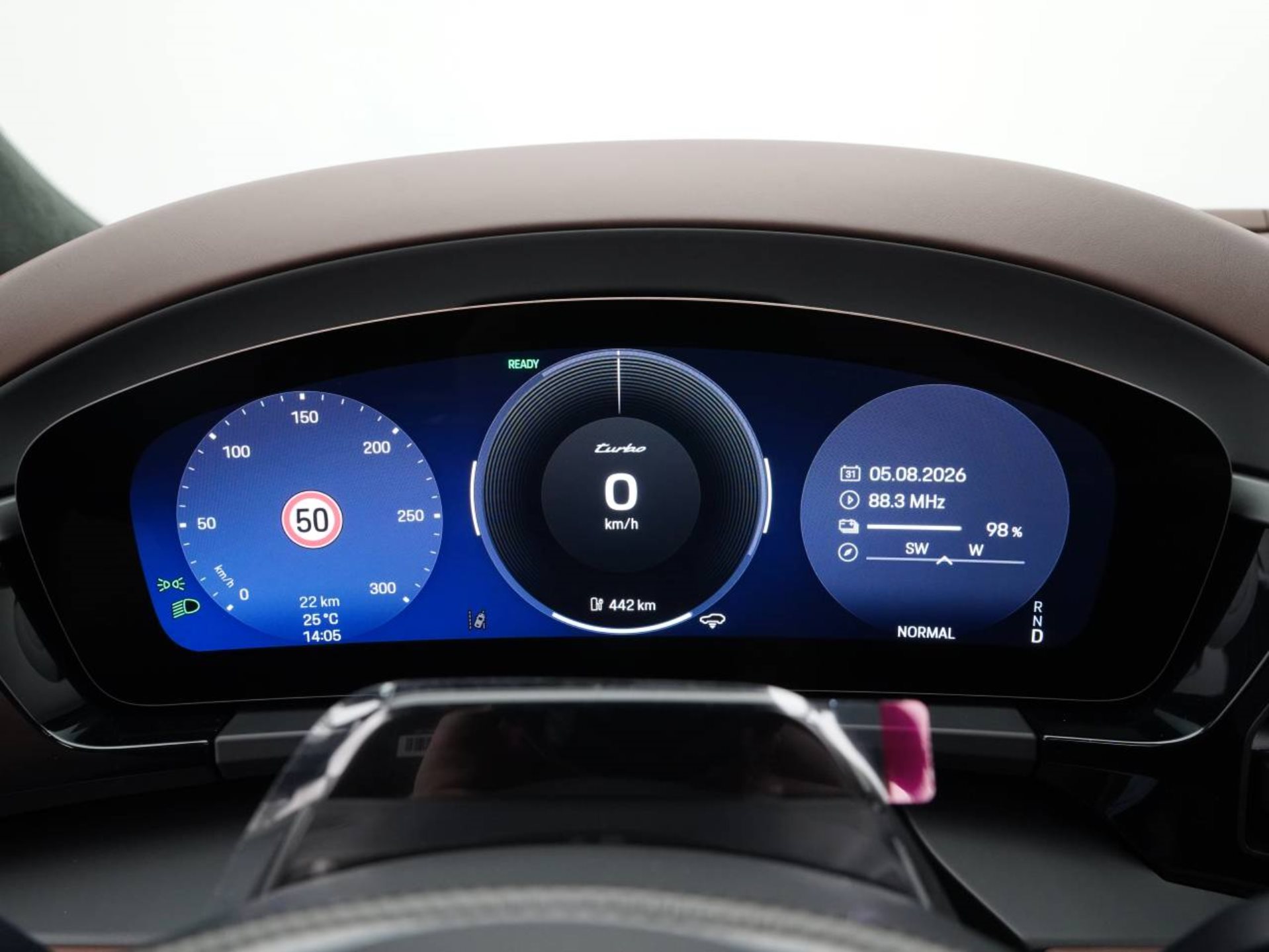 PORSCHE Macan Turbo-image-16