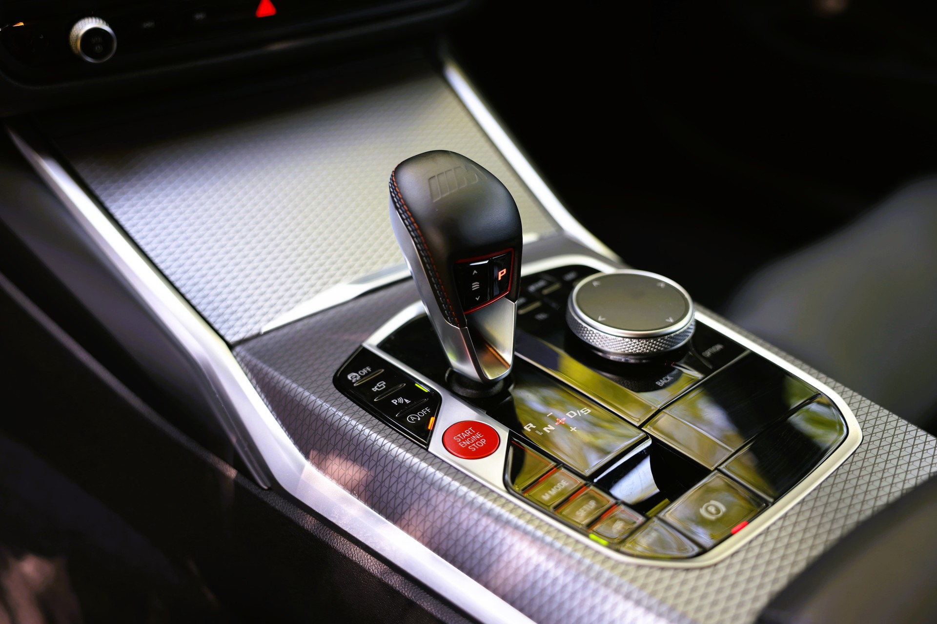BMW M4 Coupé Competition *Facelift* *Laser LED* *Skyscraper grau* *Innovationspaket II* *Sitzbelüftung* *Werksgarantie bis 05/2028*-image-13