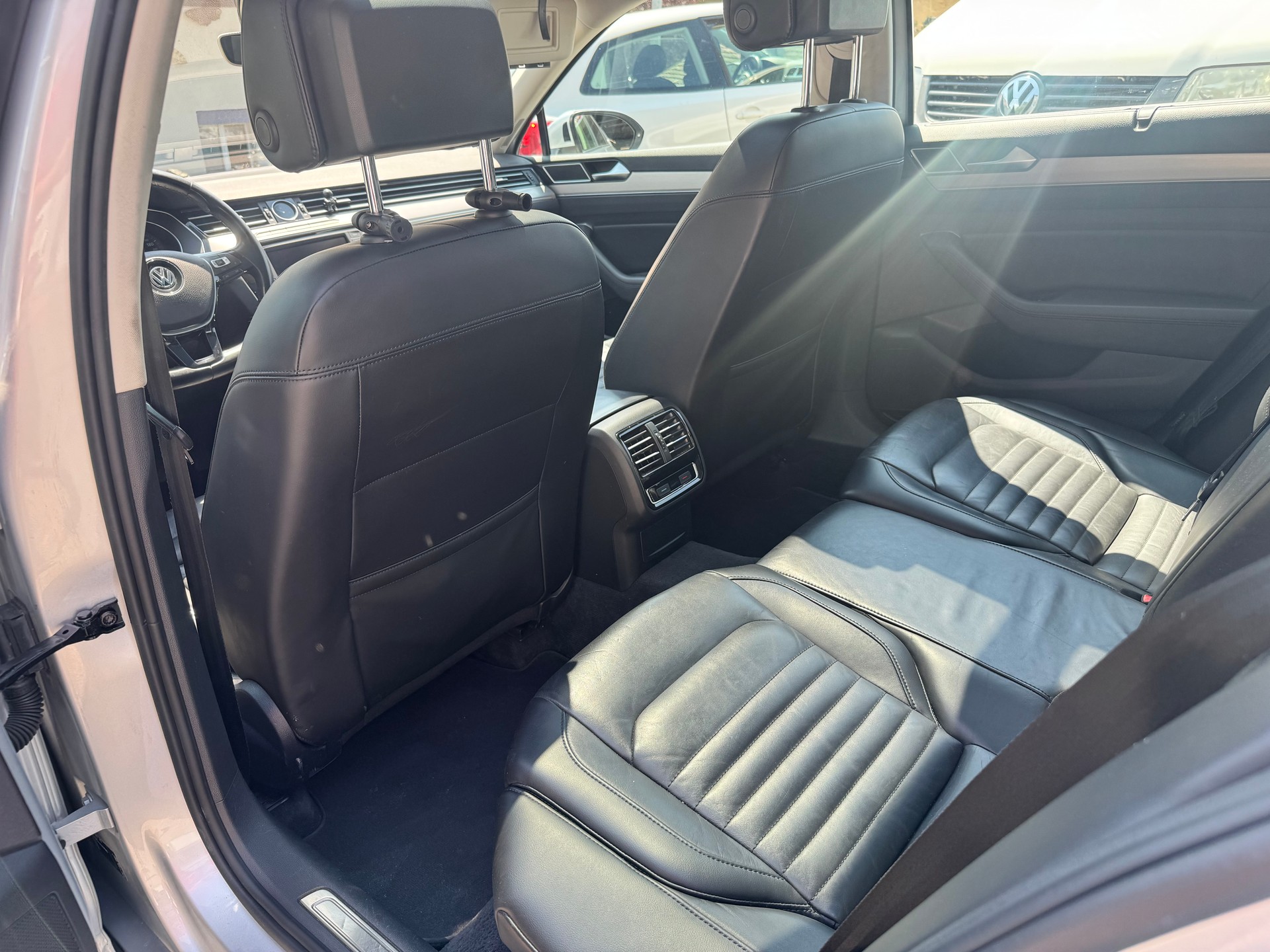 VW Passat Variant 2.0 TDI BMT High. DSG 4Motion-image-8